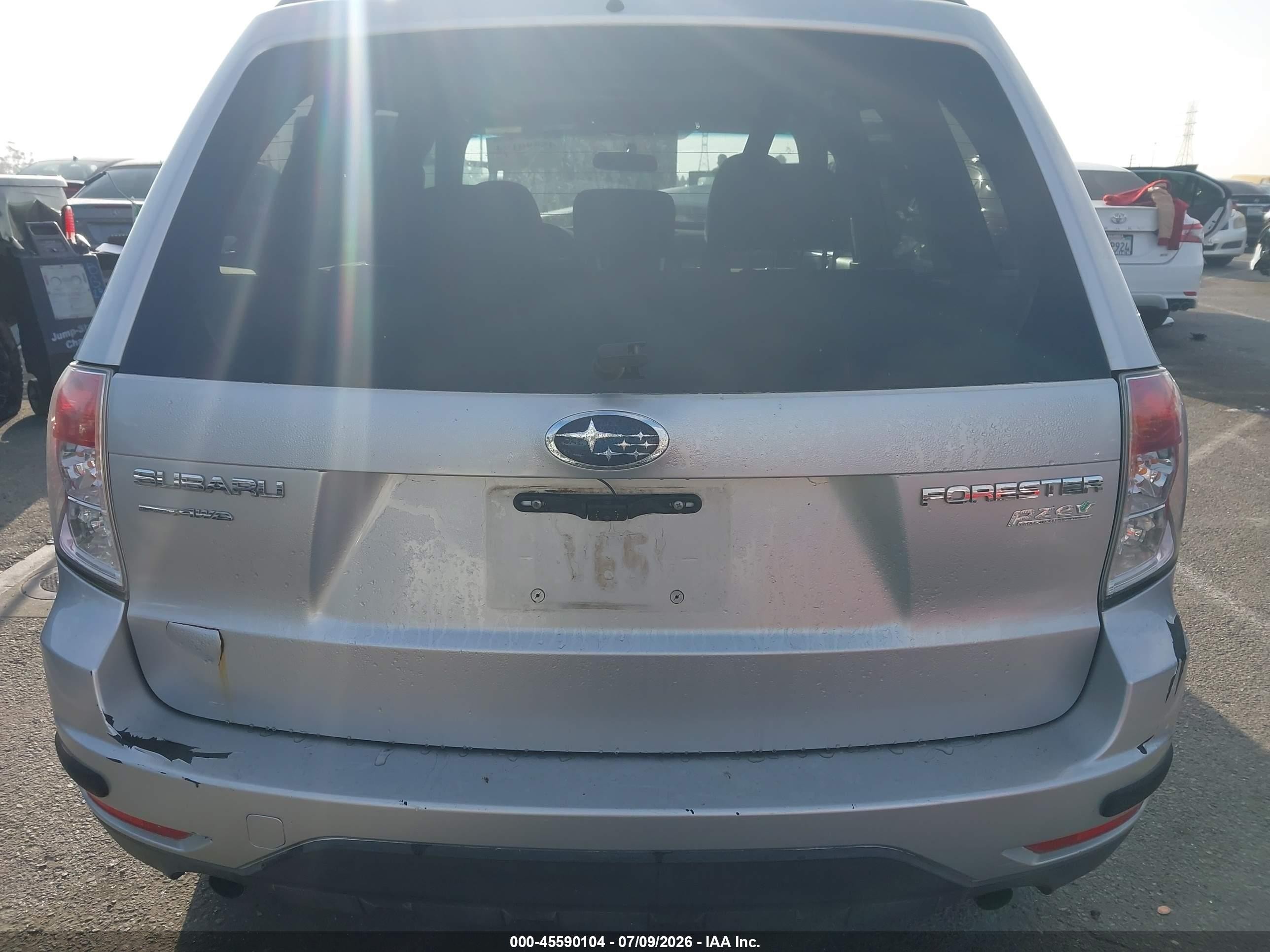 2010 Subaru Forester 2.5x Premium Silver vin: JF2SH6CCXAH789031