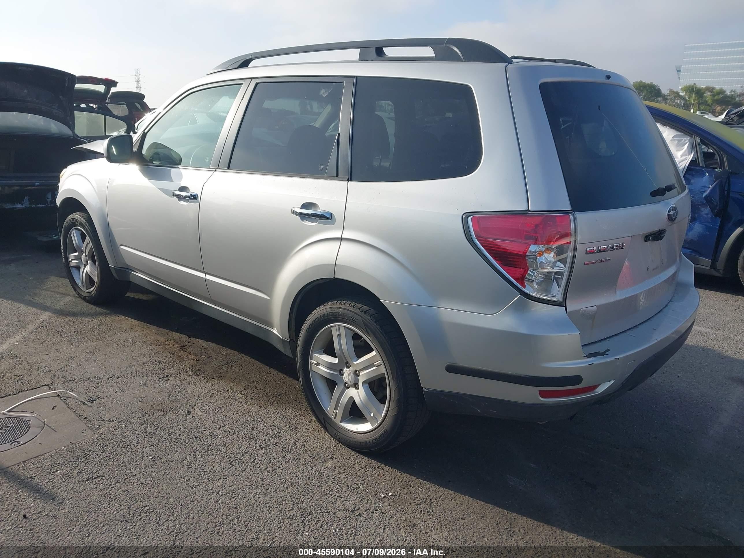 2010 Subaru Forester 2.5x Premium Silver vin: JF2SH6CCXAH789031