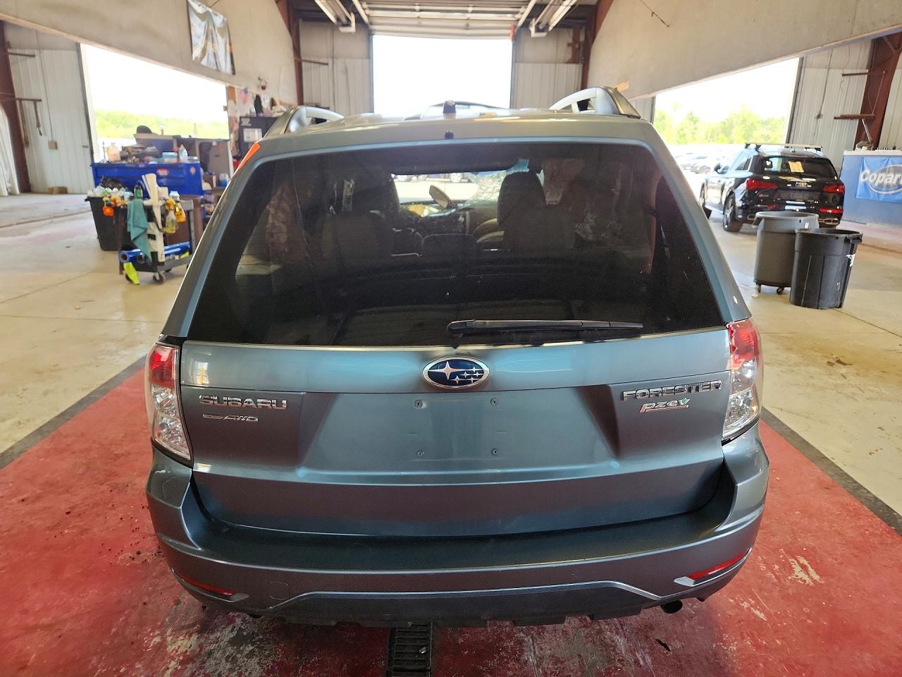 2010 Subaru Forester 2.5x Premium Gray vin: JF2SH6CCXAH805129