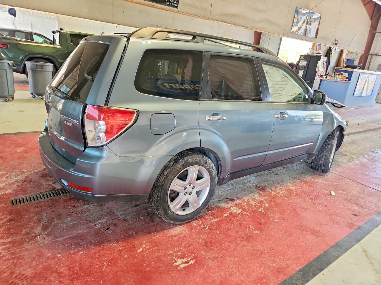 2010 Subaru Forester 2.5x Premium Gray vin: JF2SH6CCXAH805129