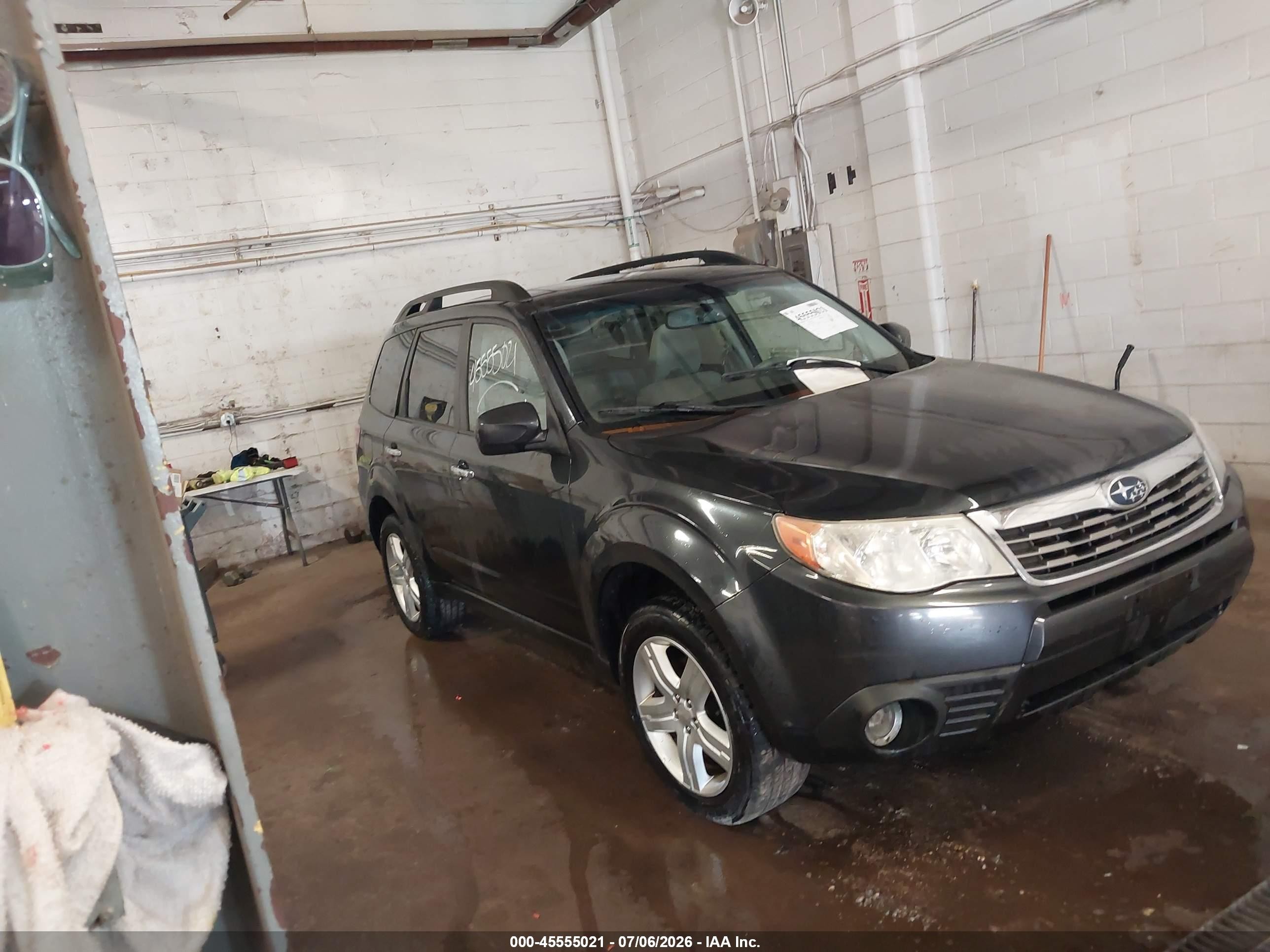 2010 Subaru Forester 2.5x Premium Gray vin: JF2SH6CCXAH917638