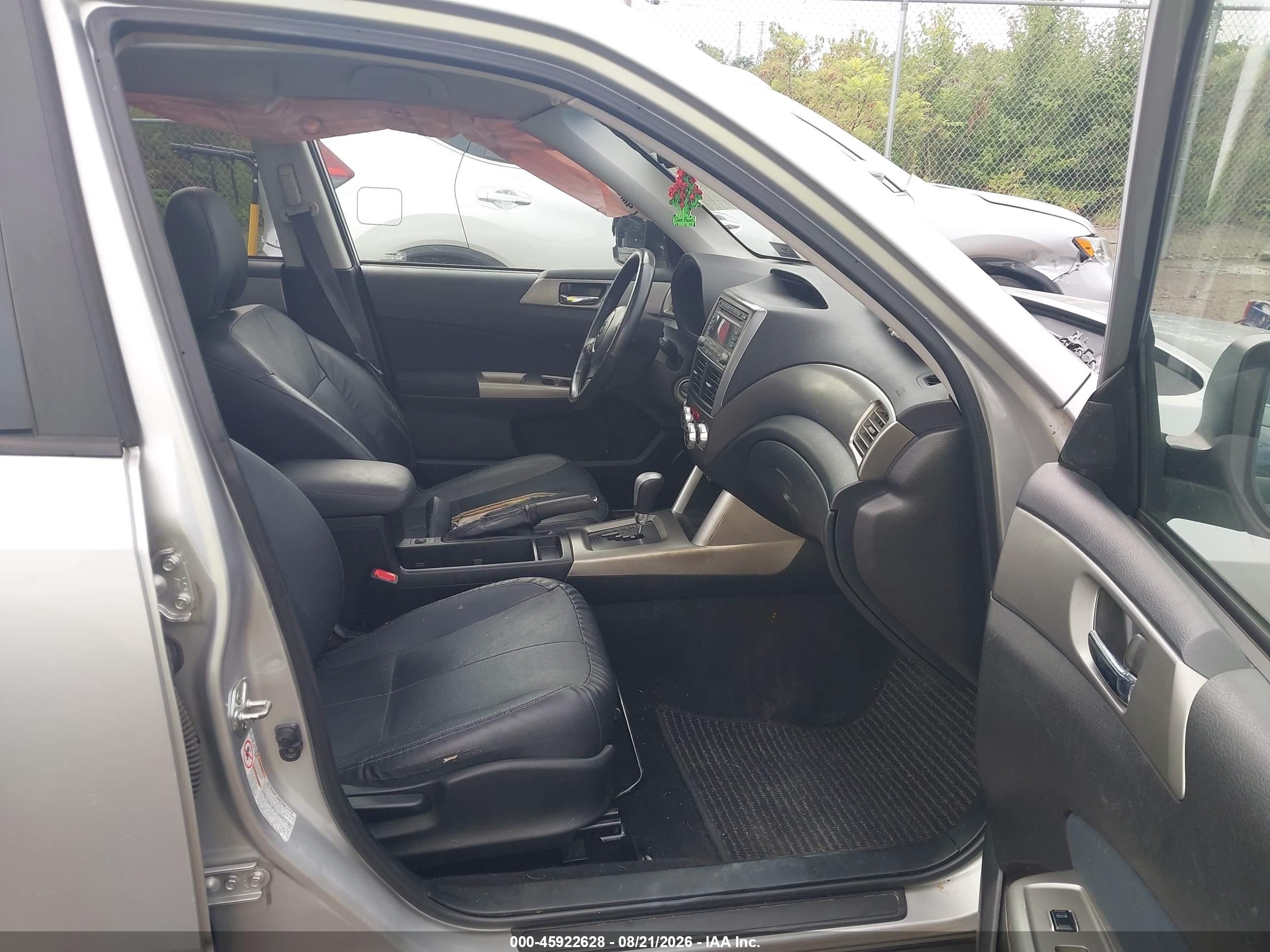 2010 Subaru Forester 2.5x Limited Silver vin: JF2SH6DC0AH769790