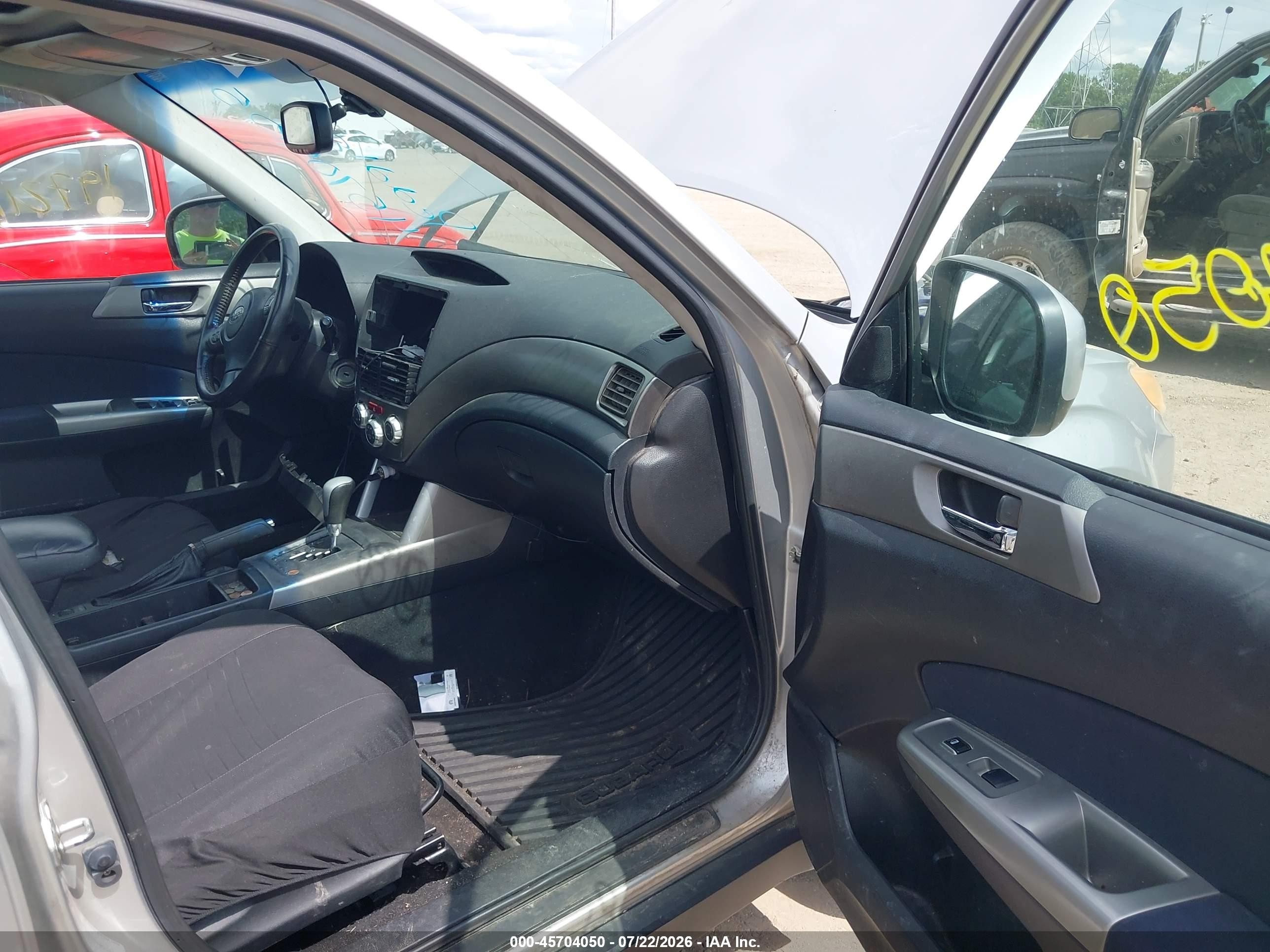 2010 Subaru Forester 2.5x Limited Silver vin: JF2SH6DC0AH785083