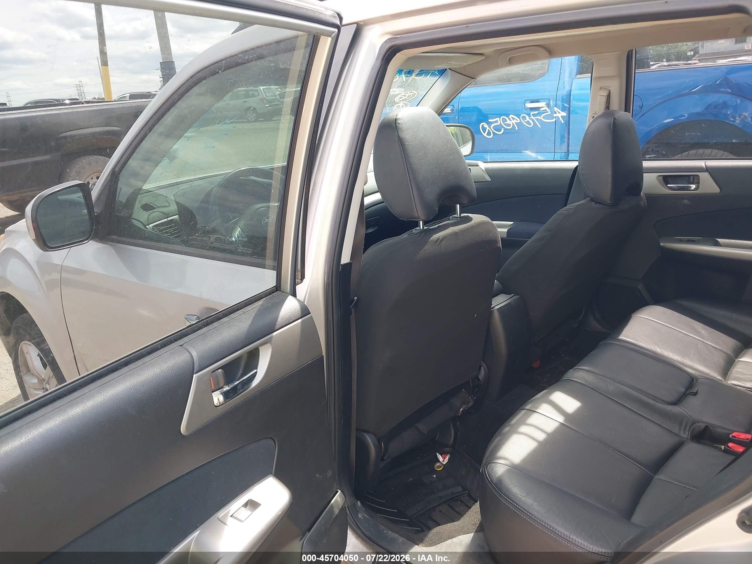 2010 Subaru Forester 2.5x Limited Silver vin: JF2SH6DC0AH785083