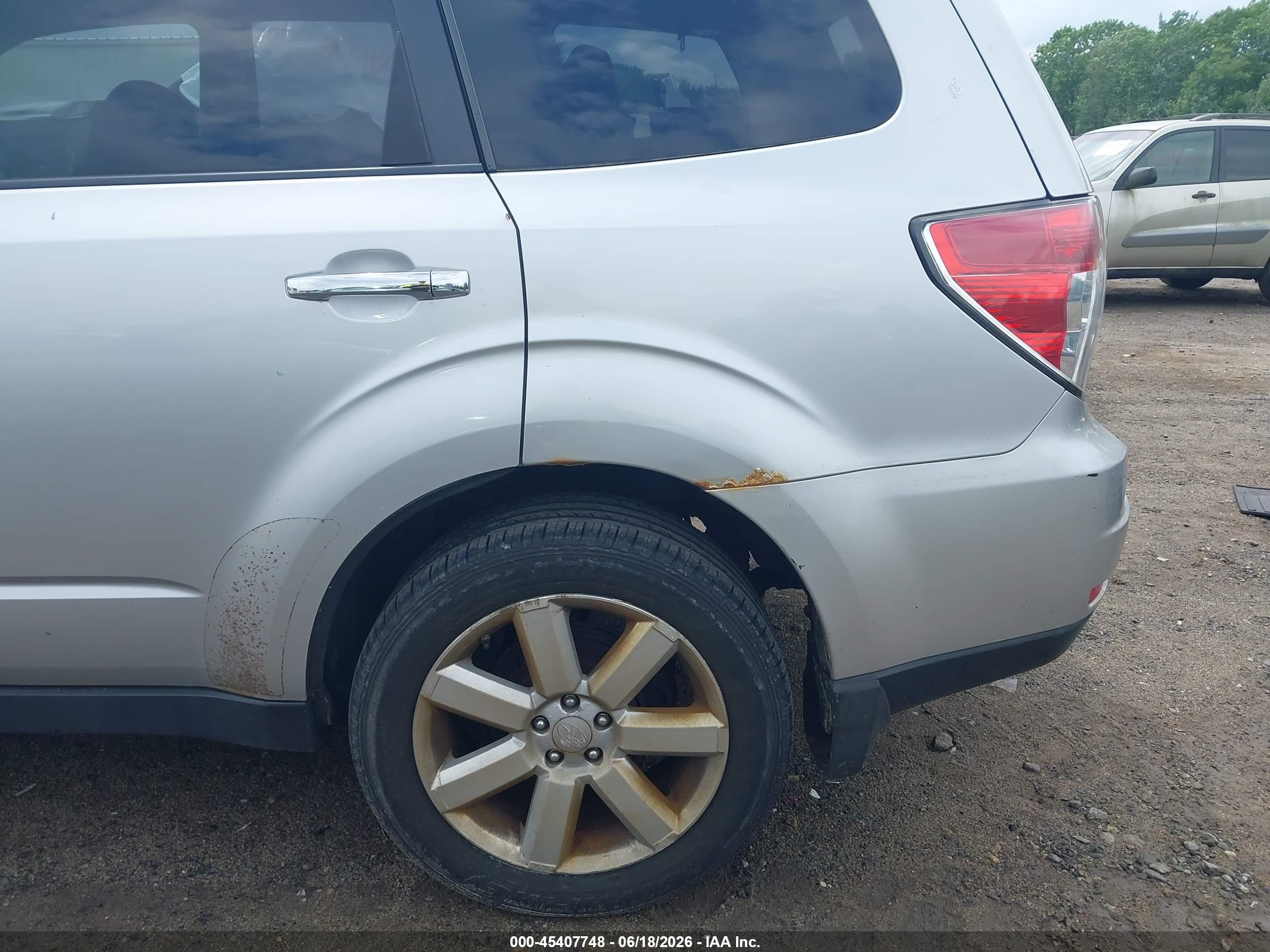 2010 Subaru Forester 2.5x Limited Silver vin: JF2SH6DC0AH916402