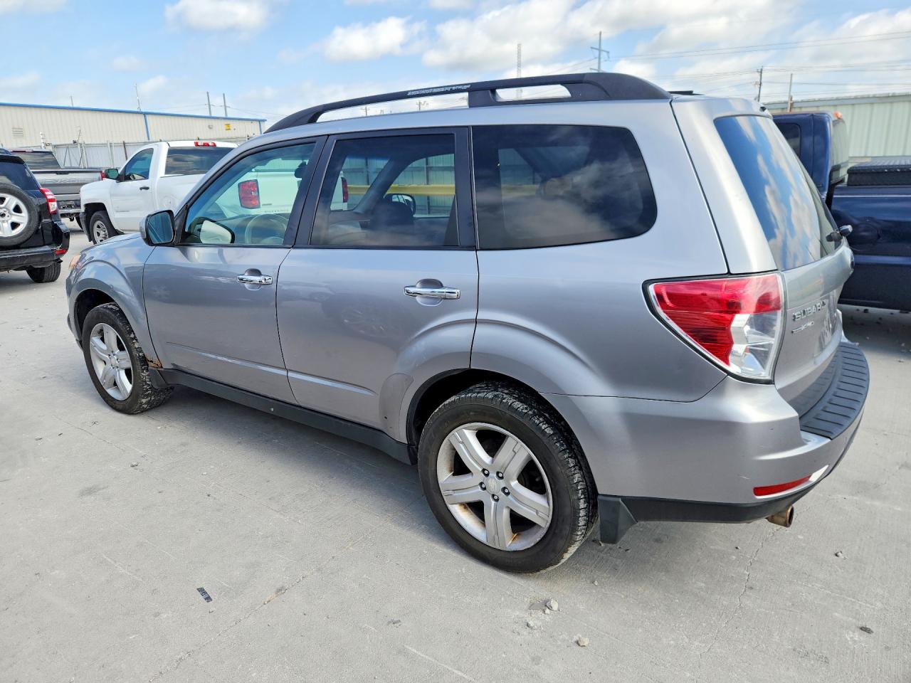 2010 Subaru Forester 2.5x Limited Silver vin: JF2SH6DC2AH901030