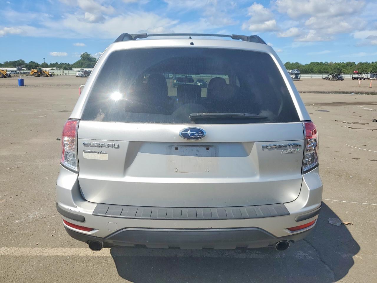 2010 Subaru Forester 2.5x Limited Silver vin: JF2SH6DC2AH902260