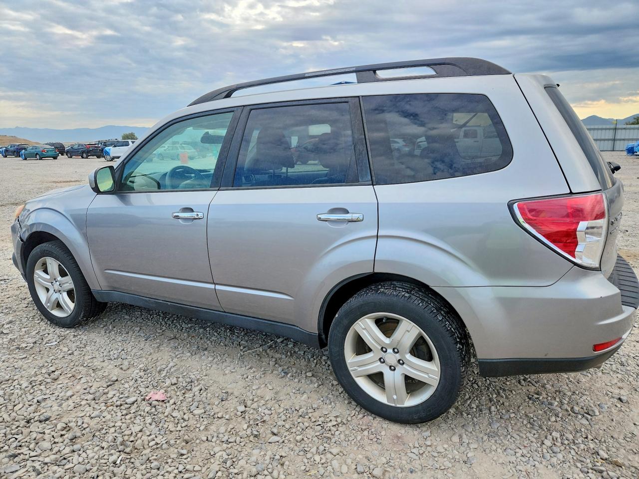 2010 Subaru Forester 2.5x Limited Silver vin: JF2SH6DC2AH912092