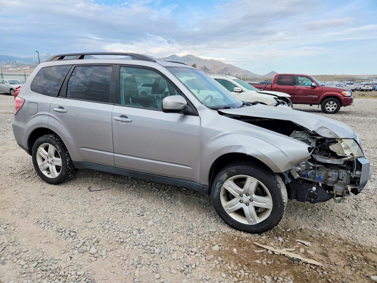 2010 Subaru Forester 2.5x Limited Silver vin: JF2SH6DC2AH912092
