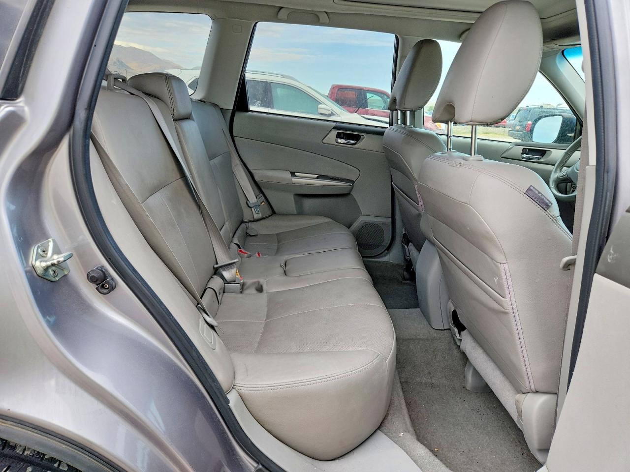 2010 Subaru Forester 2.5x Limited Silver vin: JF2SH6DC2AH912092
