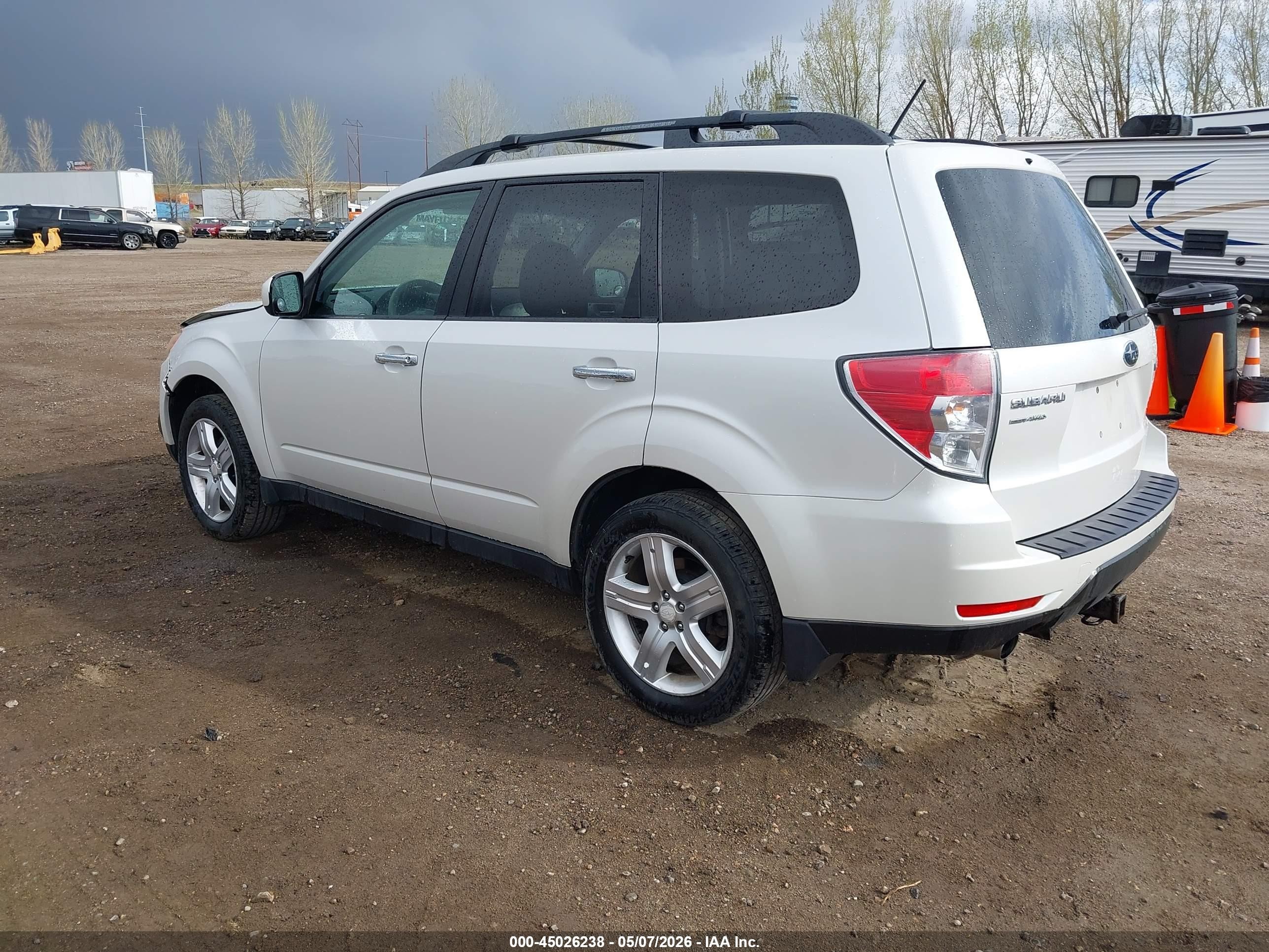 2010 Subaru Forester 2.5x Limited White vin: JF2SH6DC3AH724701