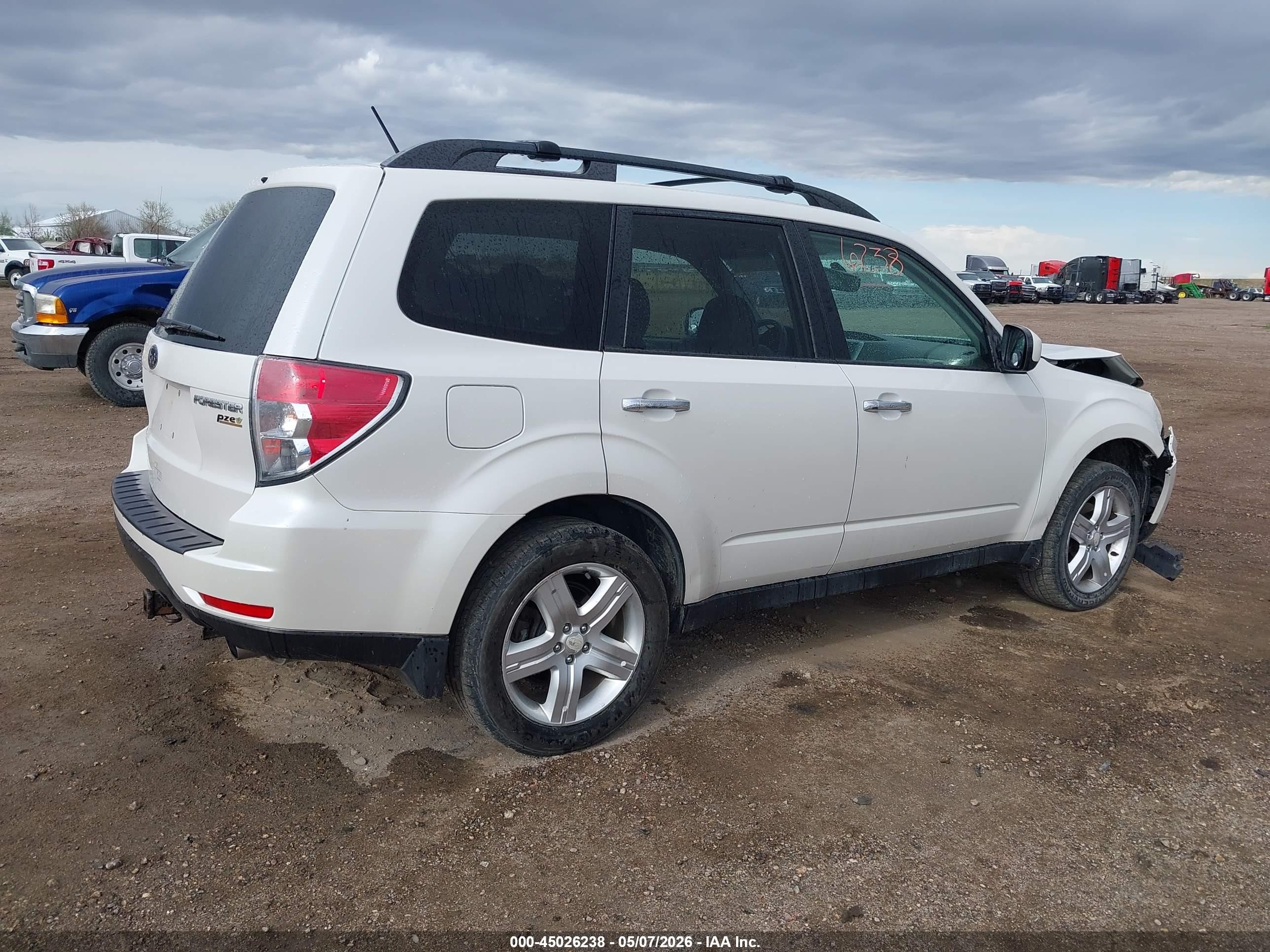 2010 Subaru Forester 2.5x Limited White vin: JF2SH6DC3AH724701