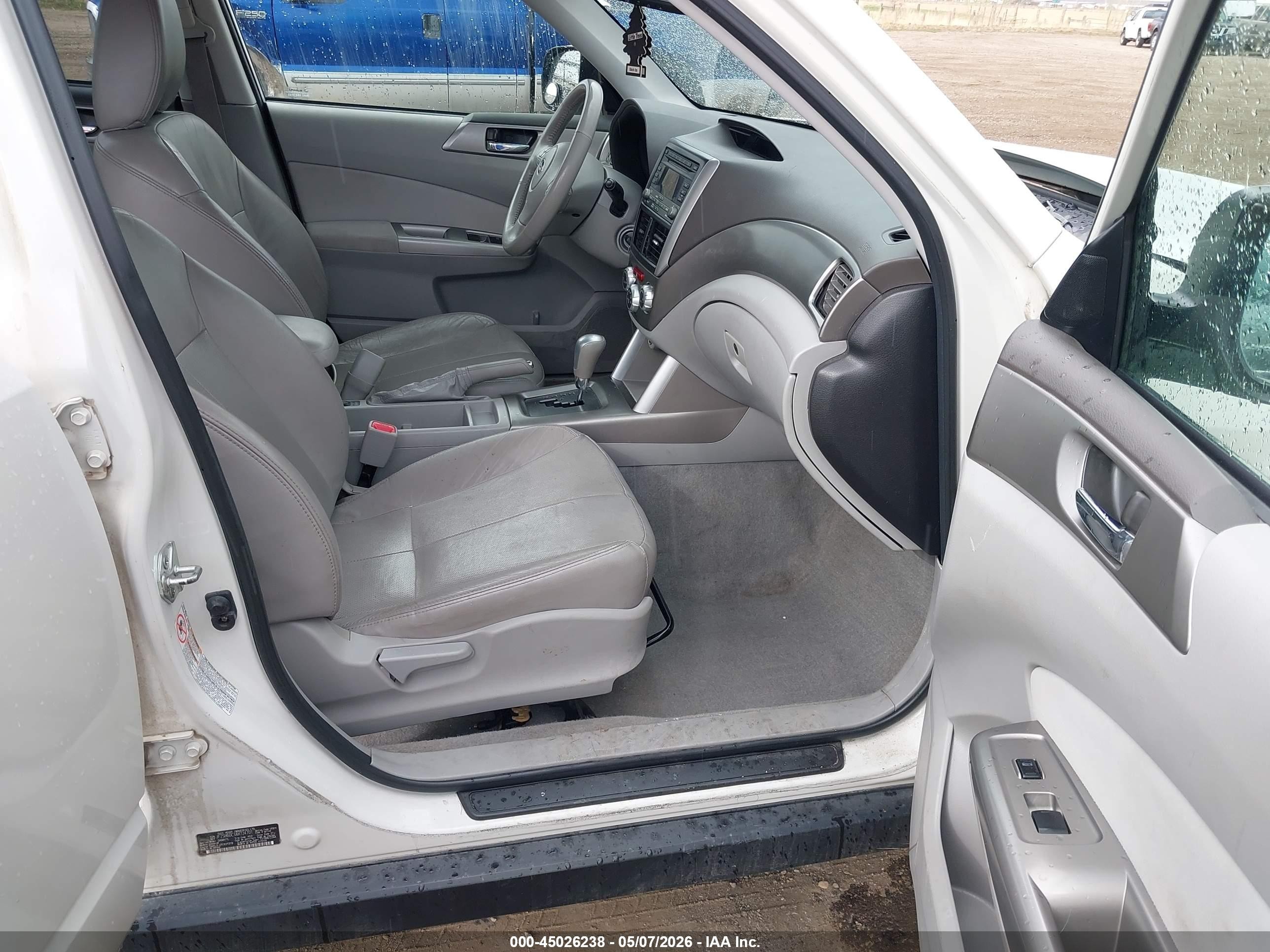 2010 Subaru Forester 2.5x Limited White vin: JF2SH6DC3AH724701