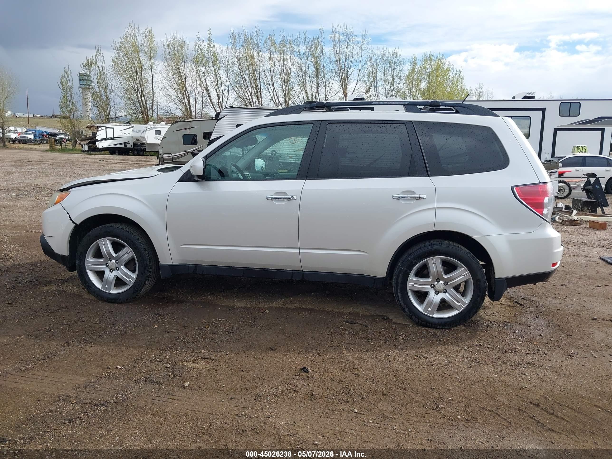 2010 Subaru Forester 2.5x Limited White vin: JF2SH6DC3AH724701