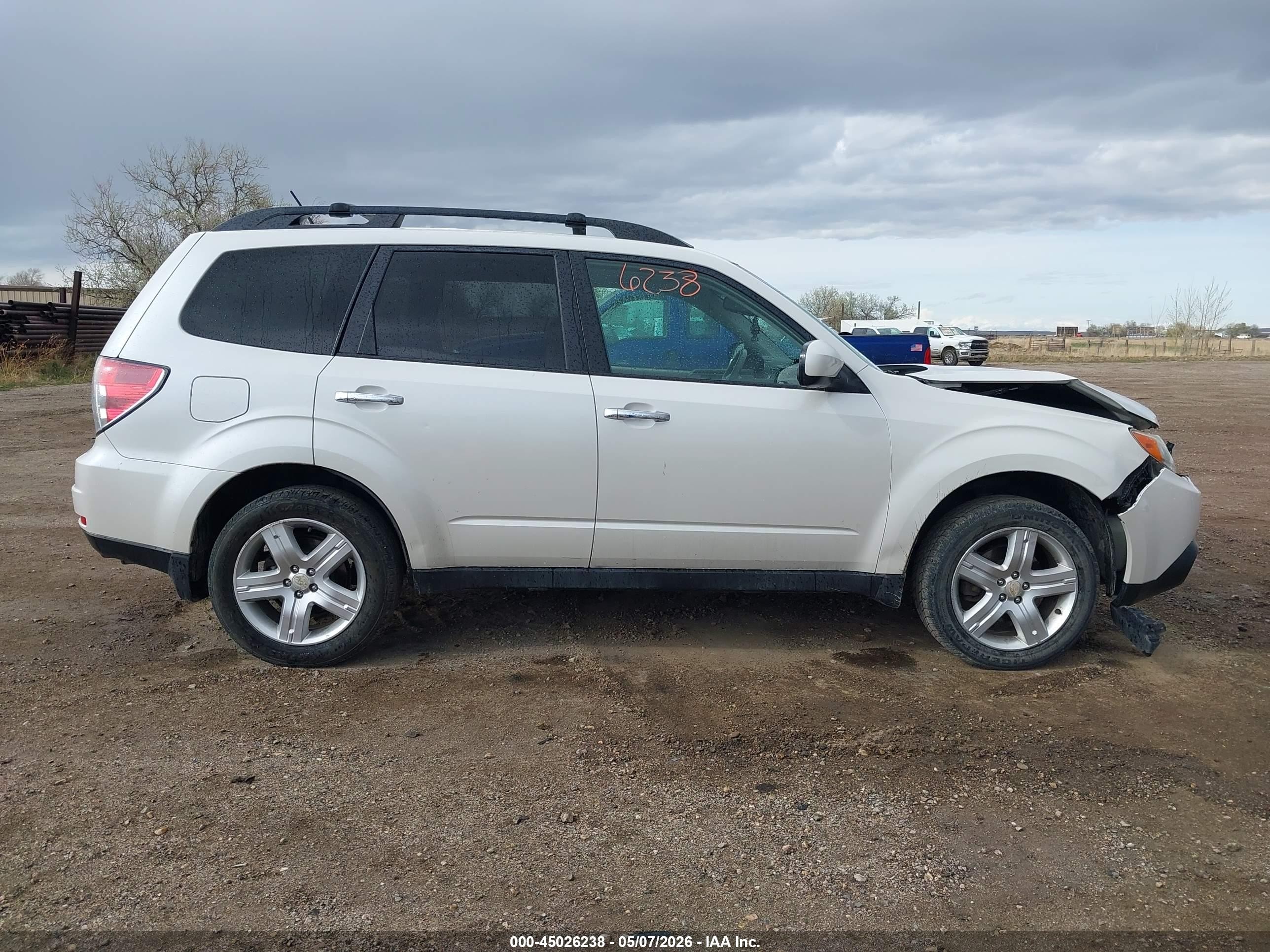 2010 Subaru Forester 2.5x Limited White vin: JF2SH6DC3AH724701