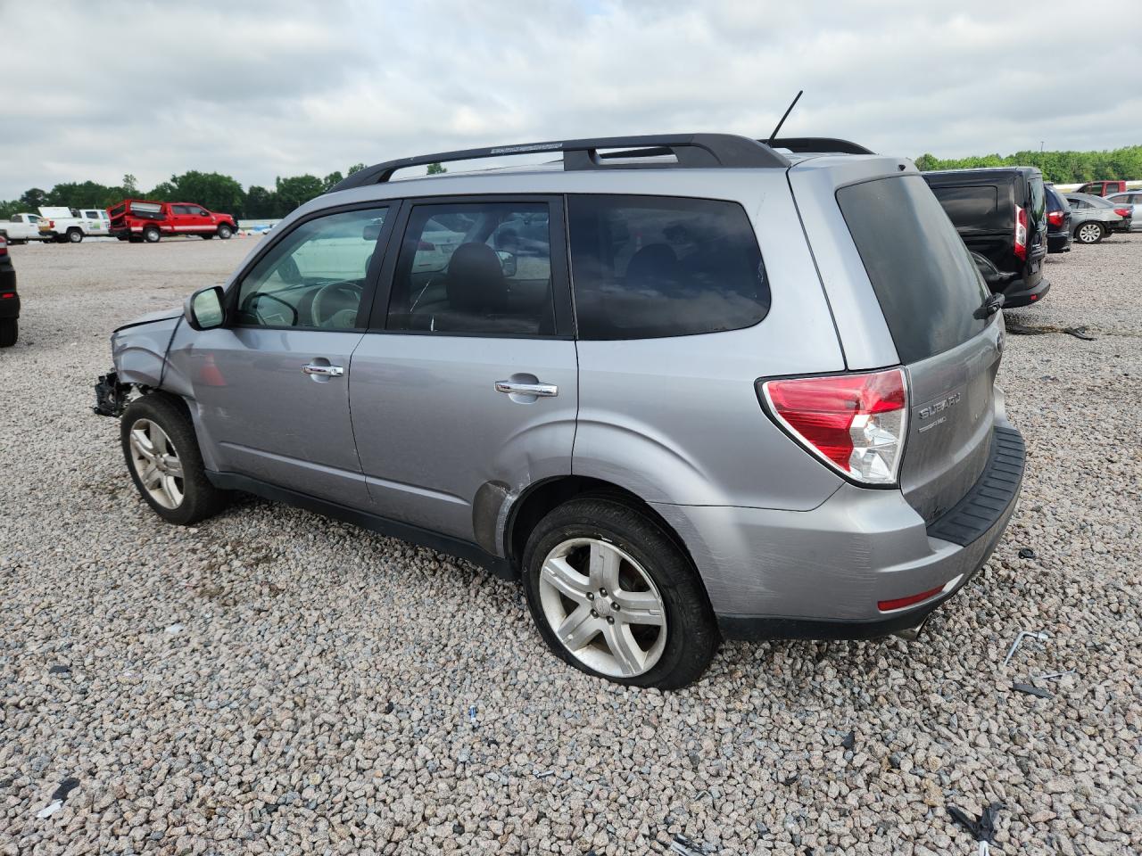 2010 Subaru Forester 2.5x Limited Silver vin: JF2SH6DC3AH791590
