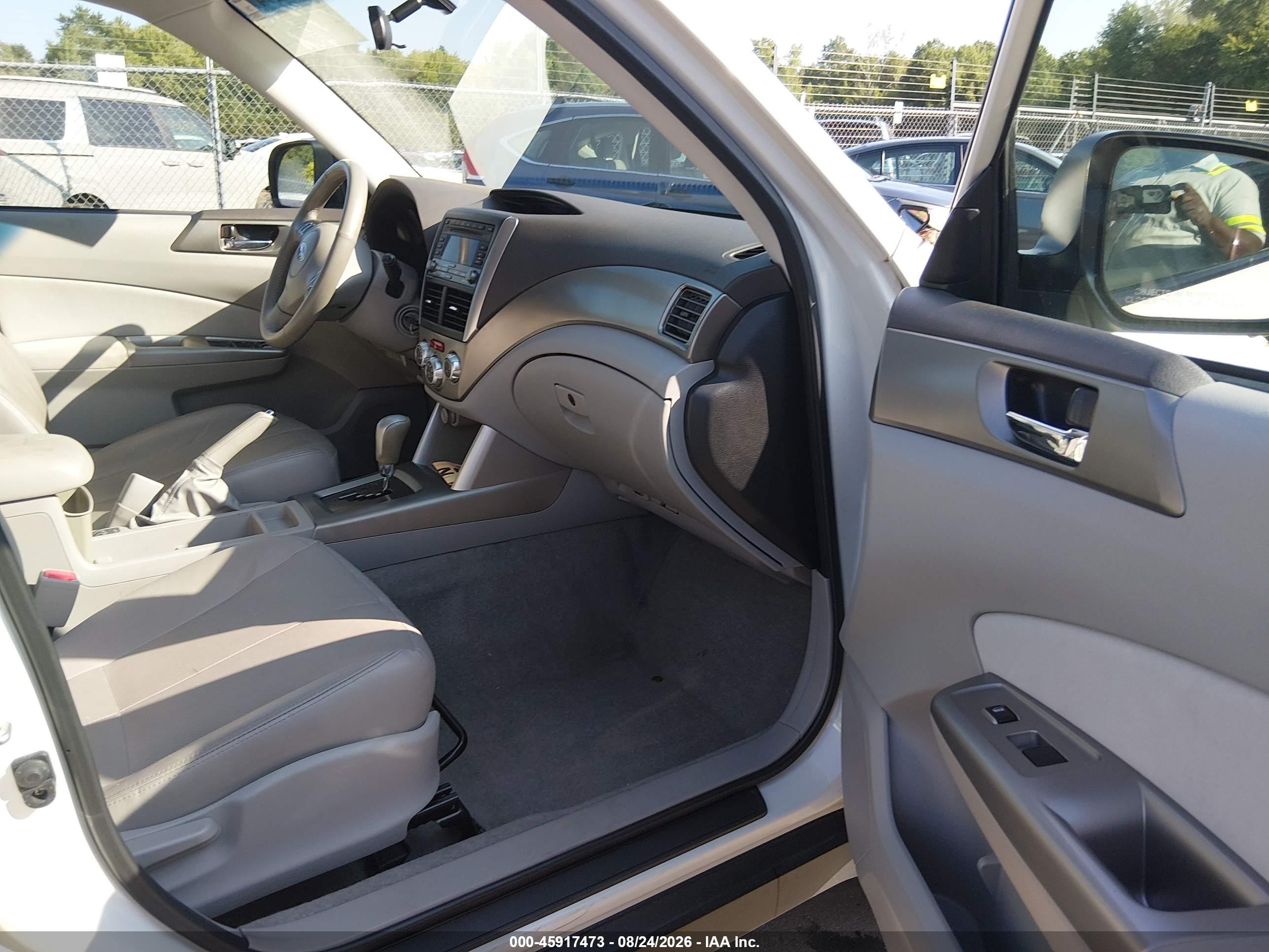 2010 Subaru Forester 2.5x Limited White vin: JF2SH6DC4AH765452