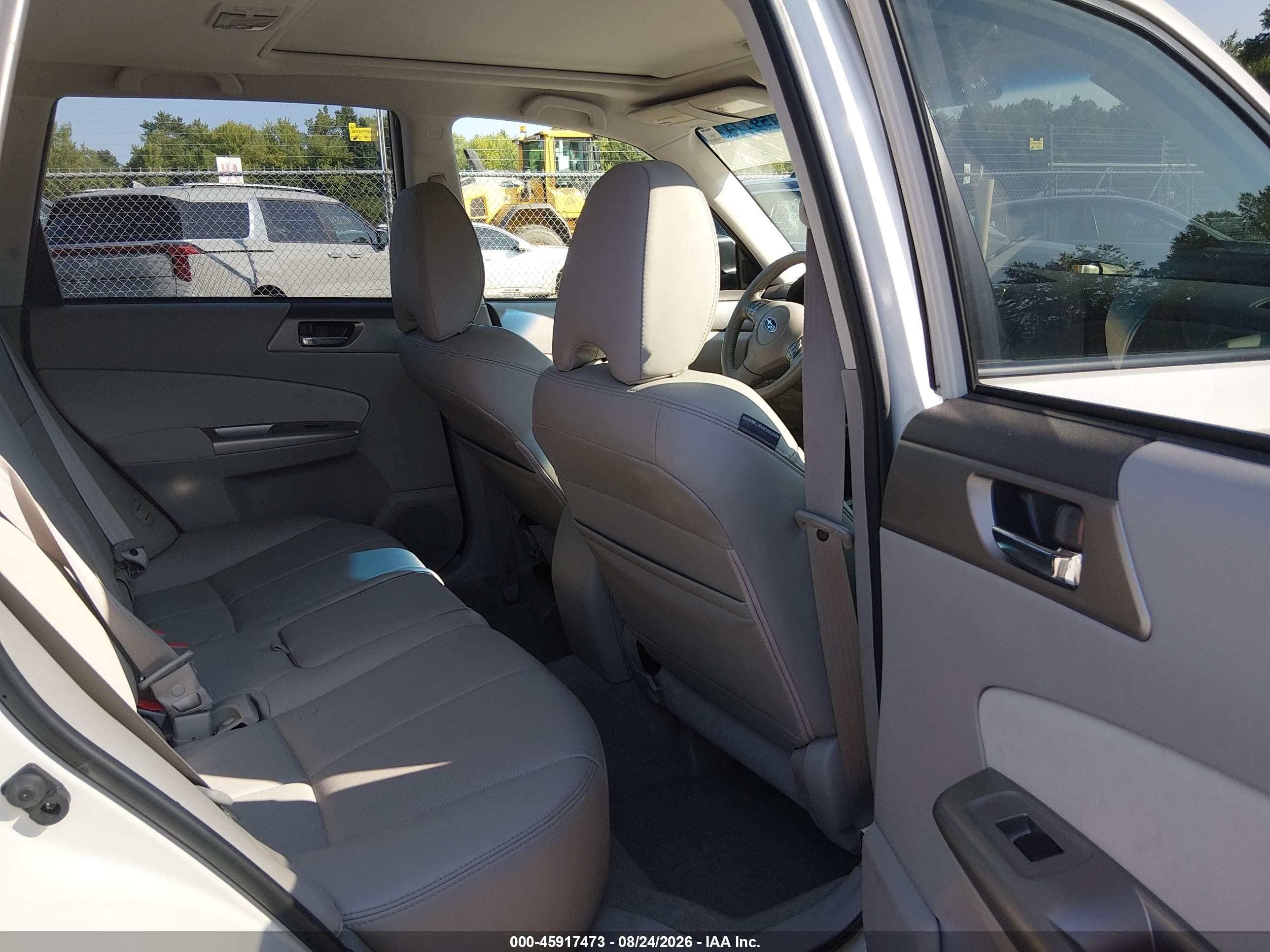 2010 Subaru Forester 2.5x Limited White vin: JF2SH6DC4AH765452