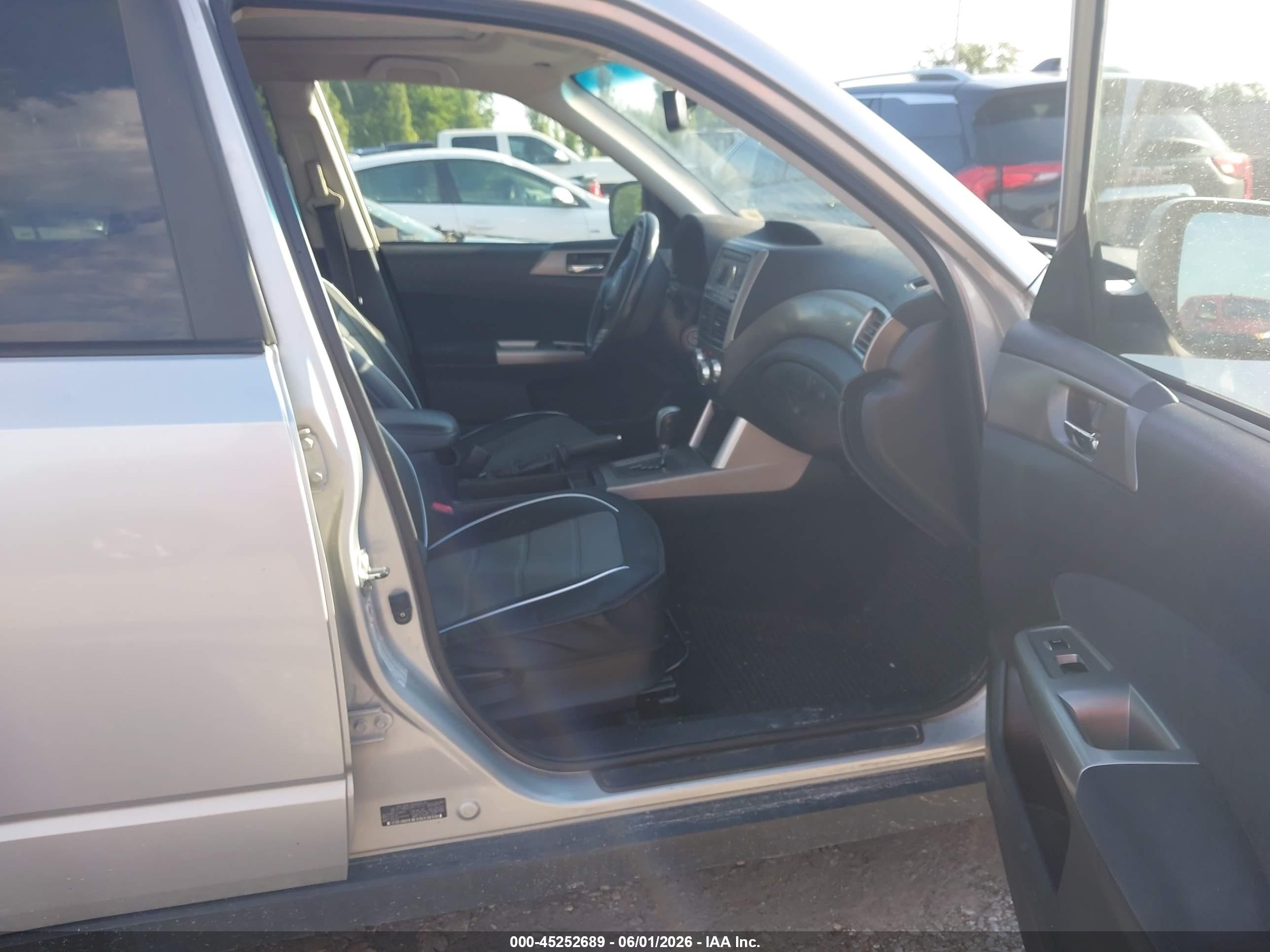 2010 Subaru Forester 2.5x Limited Silver vin: JF2SH6DC4AH778721
