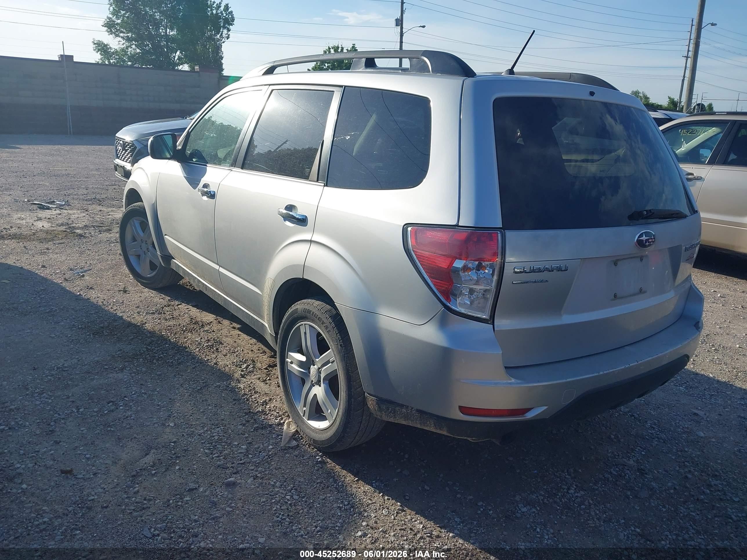 2010 Subaru Forester 2.5x Limited Silver vin: JF2SH6DC4AH778721