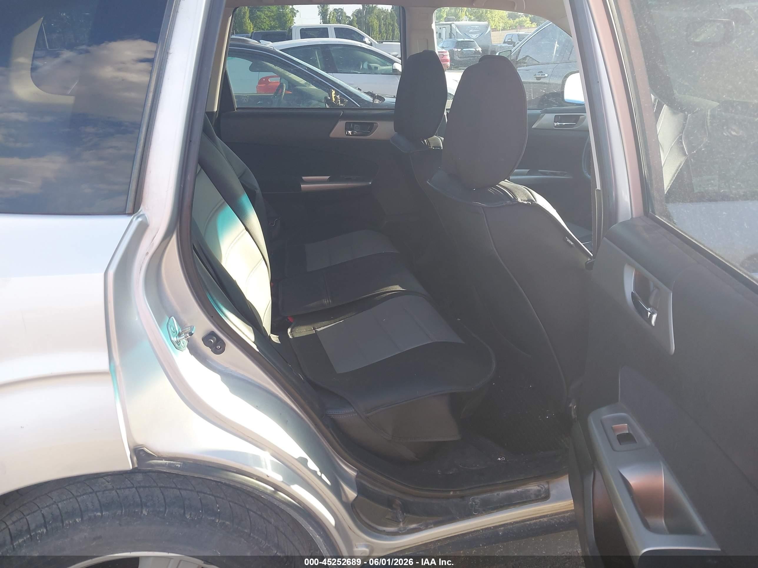 2010 Subaru Forester 2.5x Limited Silver vin: JF2SH6DC4AH778721