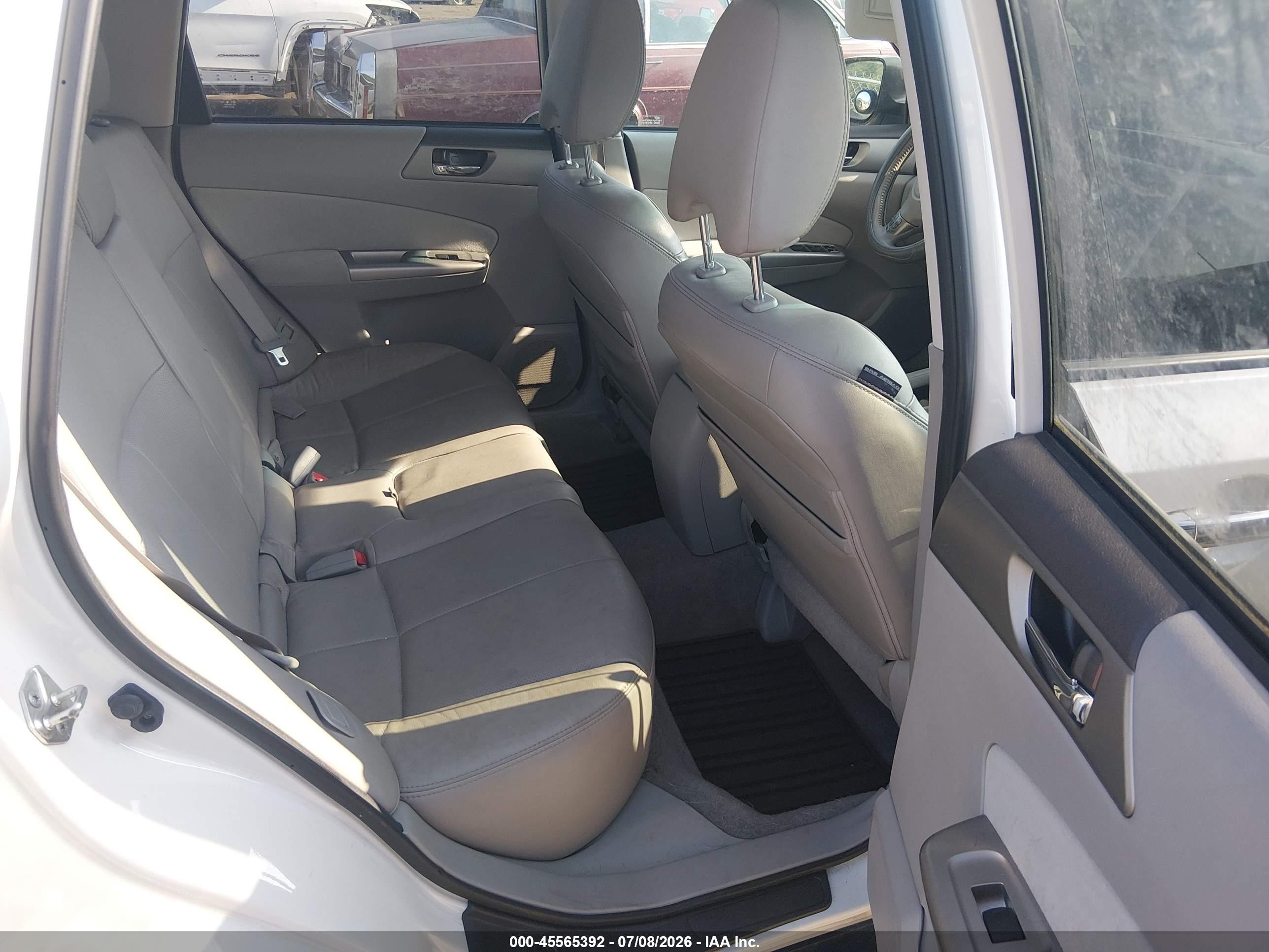 2010 Subaru Forester 2.5x Limited White vin: JF2SH6DC4AH786334