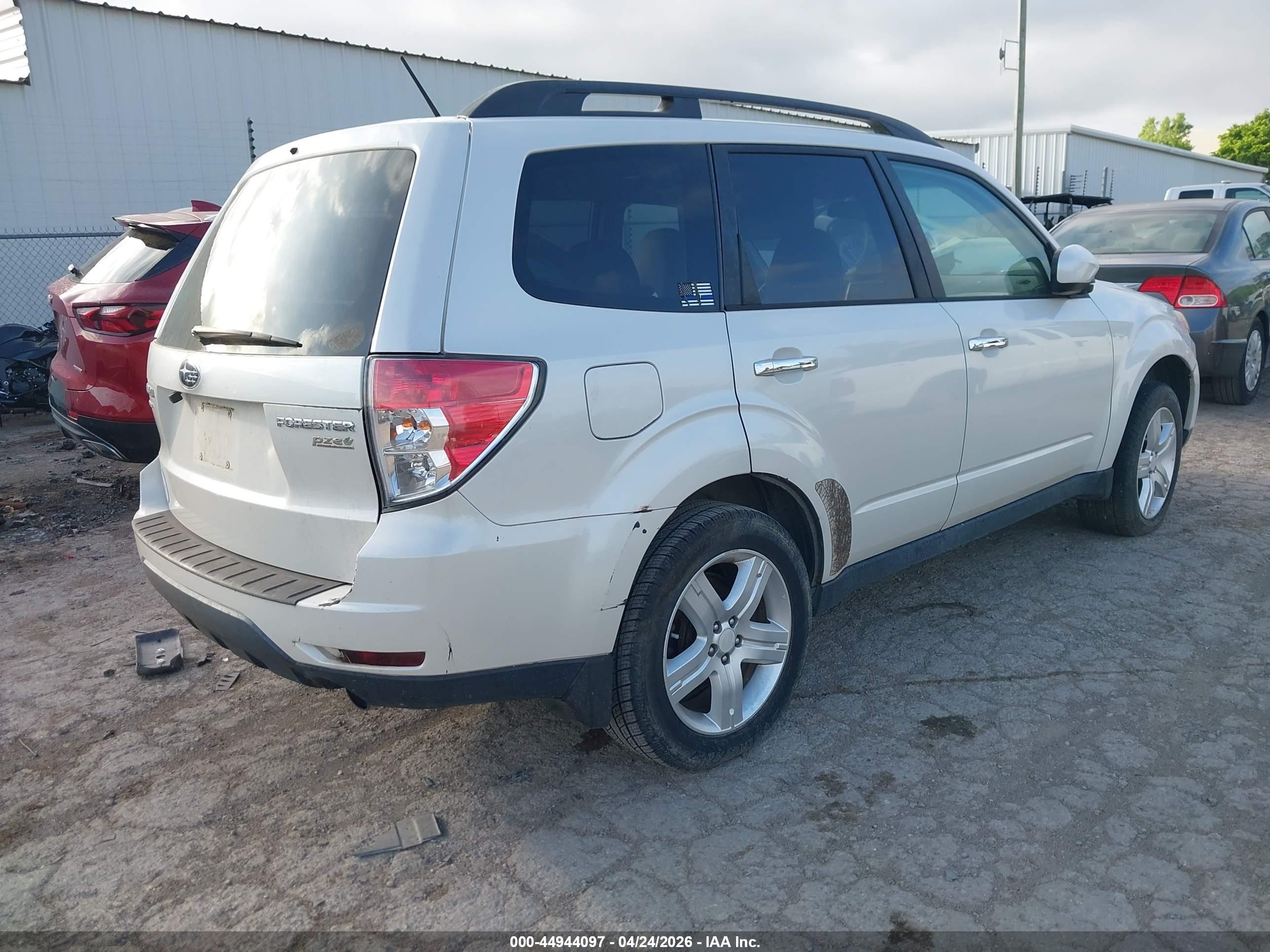 2010 Subaru Forester 2.5x Limited White vin: JF2SH6DC4AH900638