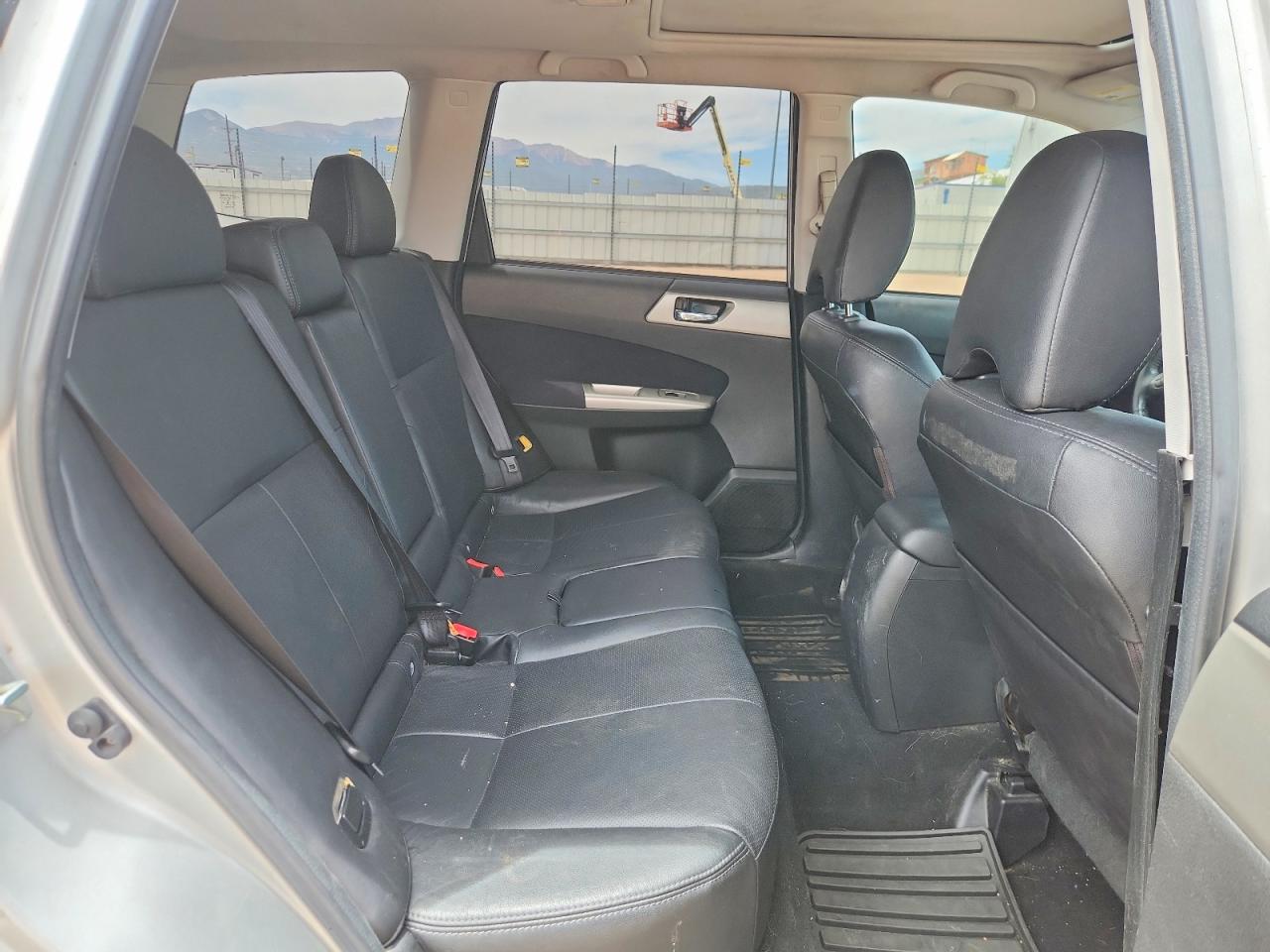 2010 Subaru Forester 2.5x Limited Silver vin: JF2SH6DC4AH904169
