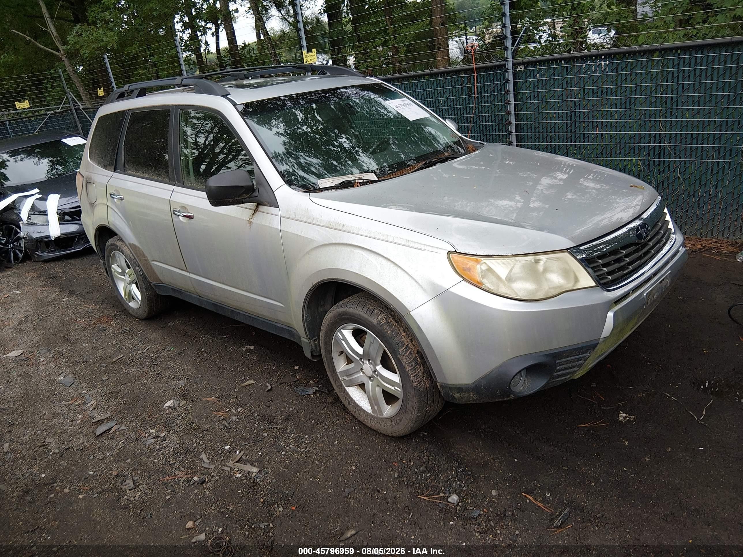 2010 Subaru Forester 2.5x Limited Silver vin: JF2SH6DC5AH734128