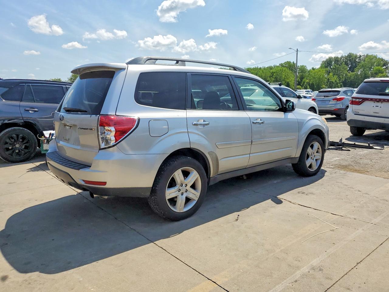 2010 Subaru Forester 2.5x Limited Silver vin: JF2SH6DC5AH737367