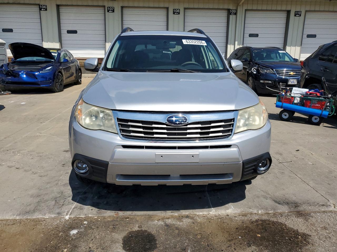 2010 Subaru Forester 2.5x Limited Silver vin: JF2SH6DC5AH737367
