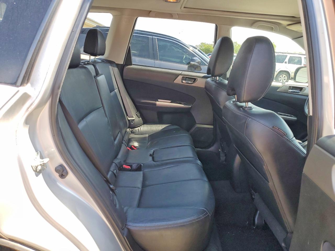 2010 Subaru Forester 2.5x Limited Silver vin: JF2SH6DC5AH737367