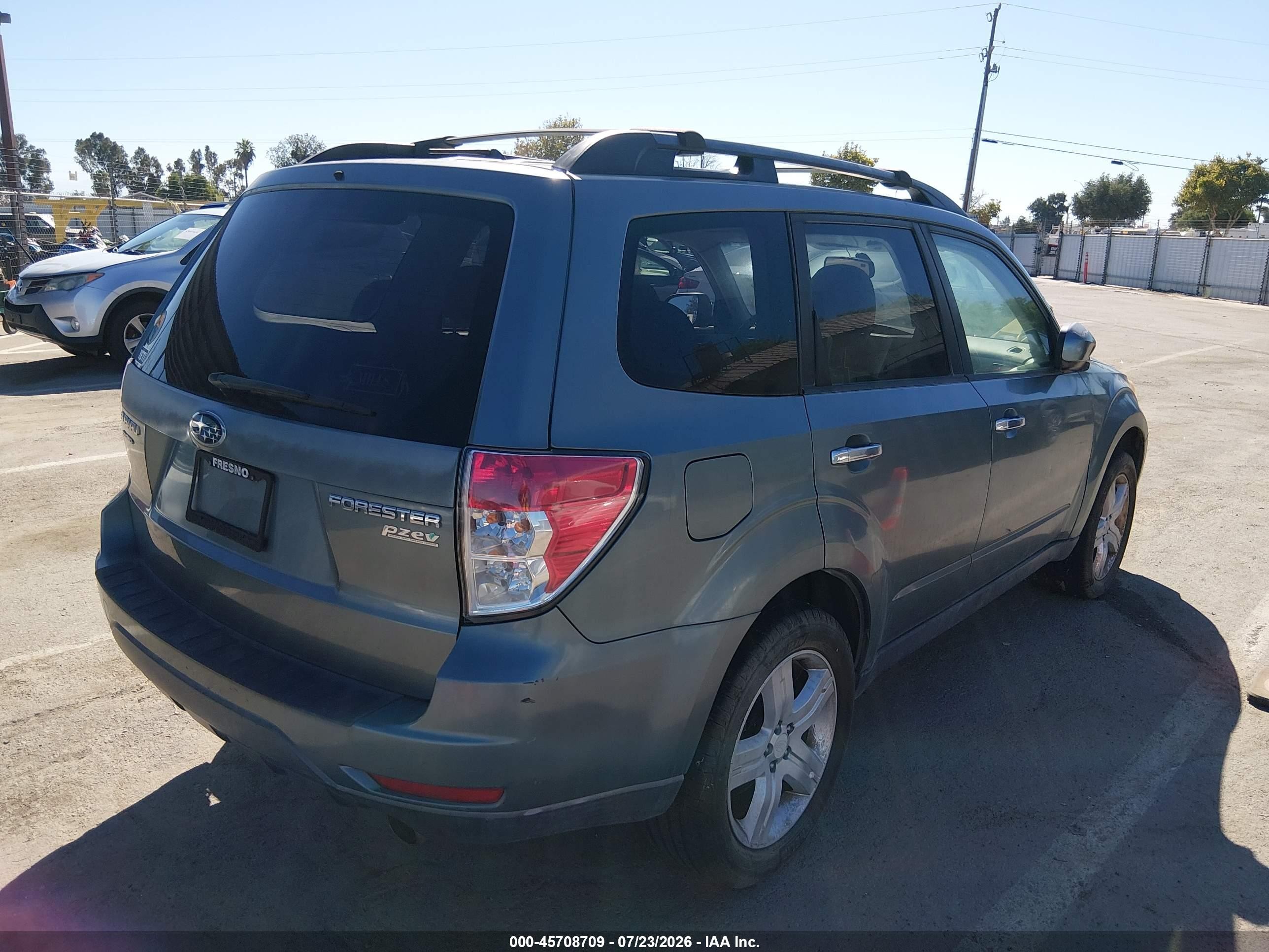 2010 Subaru Forester 2.5x Limited Light Blue vin: JF2SH6DC5AH769185