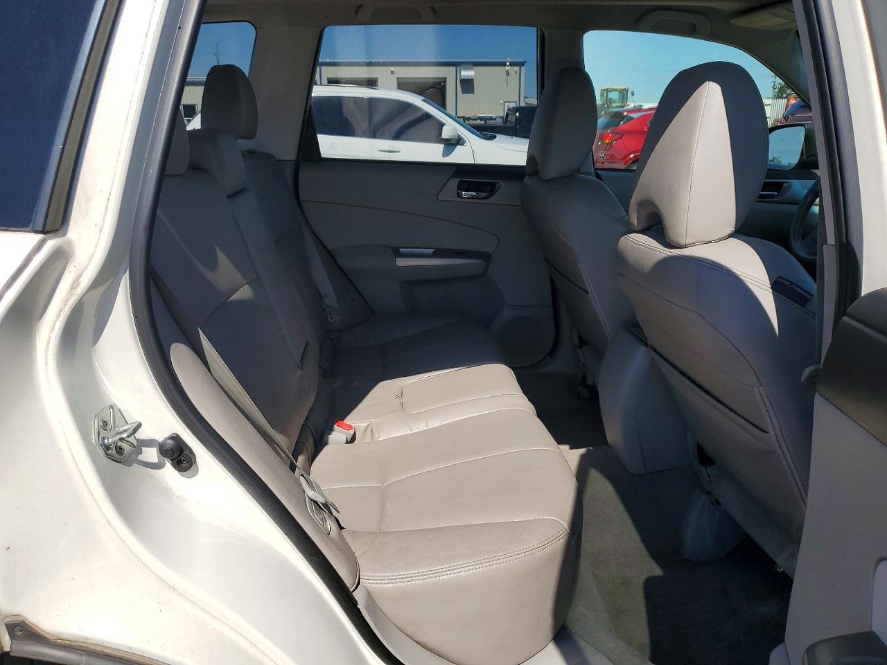 2010 Subaru Forester 2.5x Limited White vin: JF2SH6DC6AH762178