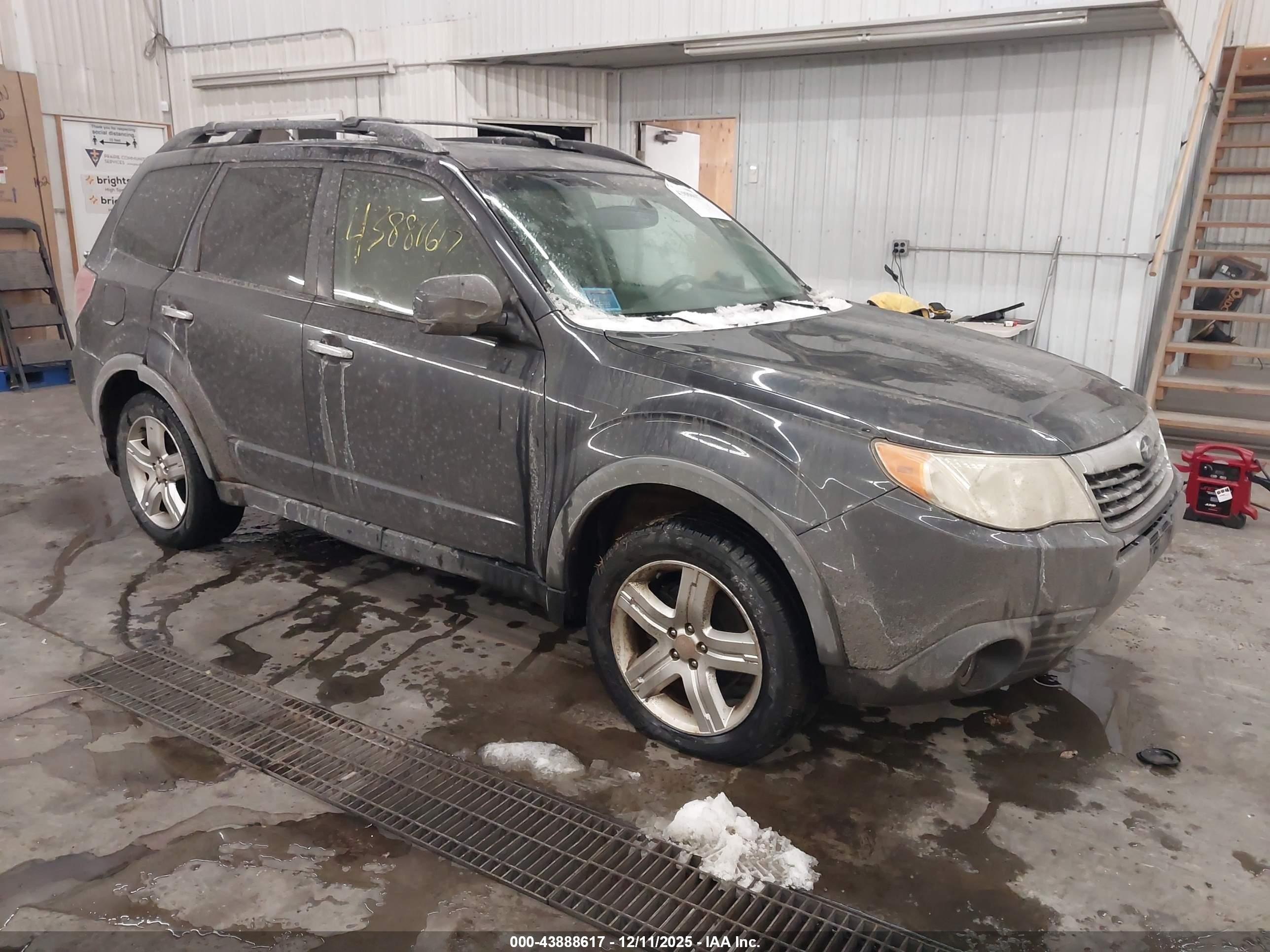 2010 Subaru Forester 2.5x Limited Gray vin: JF2SH6DC7AH736740