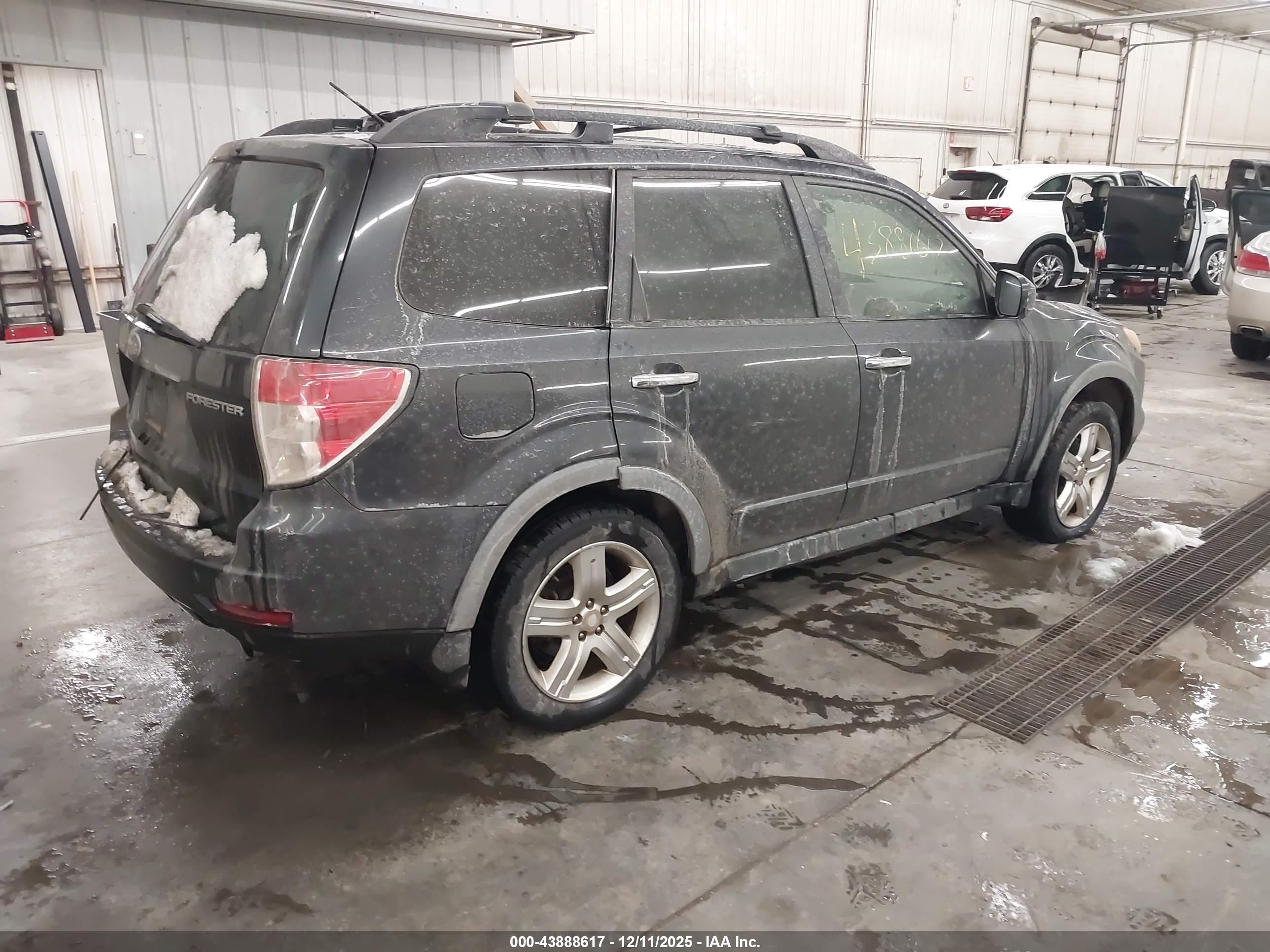 2010 Subaru Forester 2.5x Limited Gray vin: JF2SH6DC7AH736740