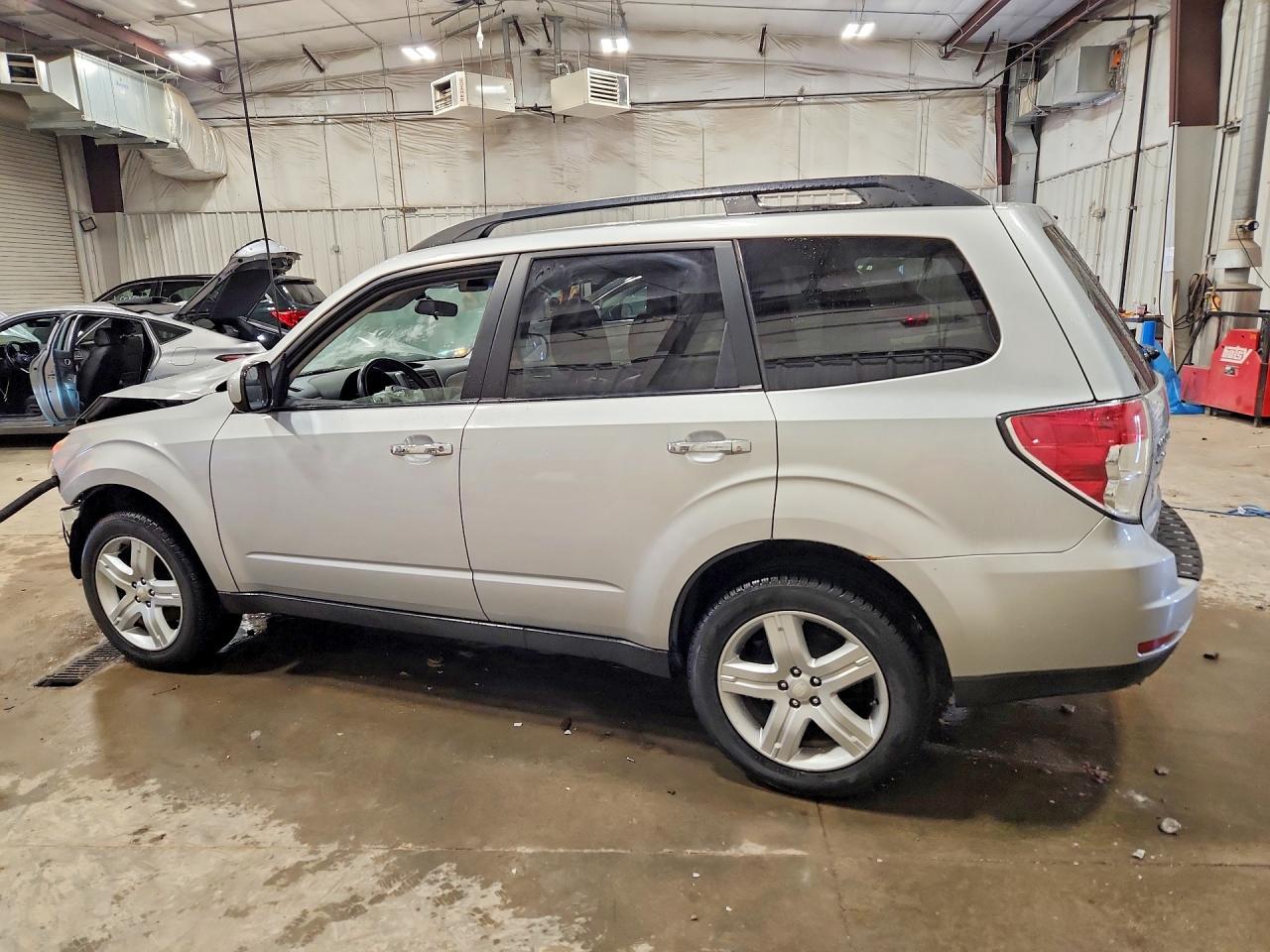 2010 Subaru Forester 2.5x Limited Silver vin: JF2SH6DC7AH913531