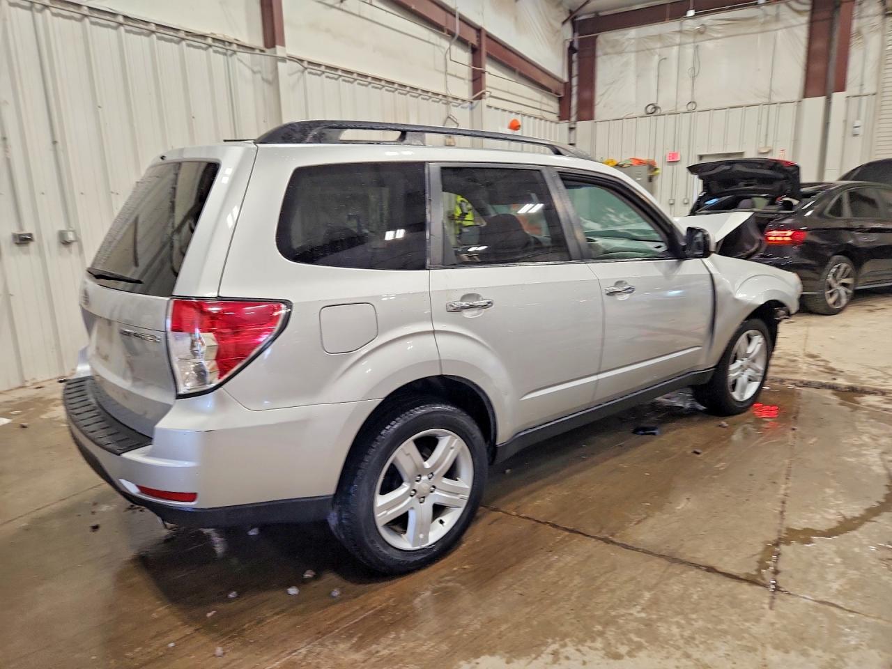 2010 Subaru Forester 2.5x Limited Silver vin: JF2SH6DC7AH913531