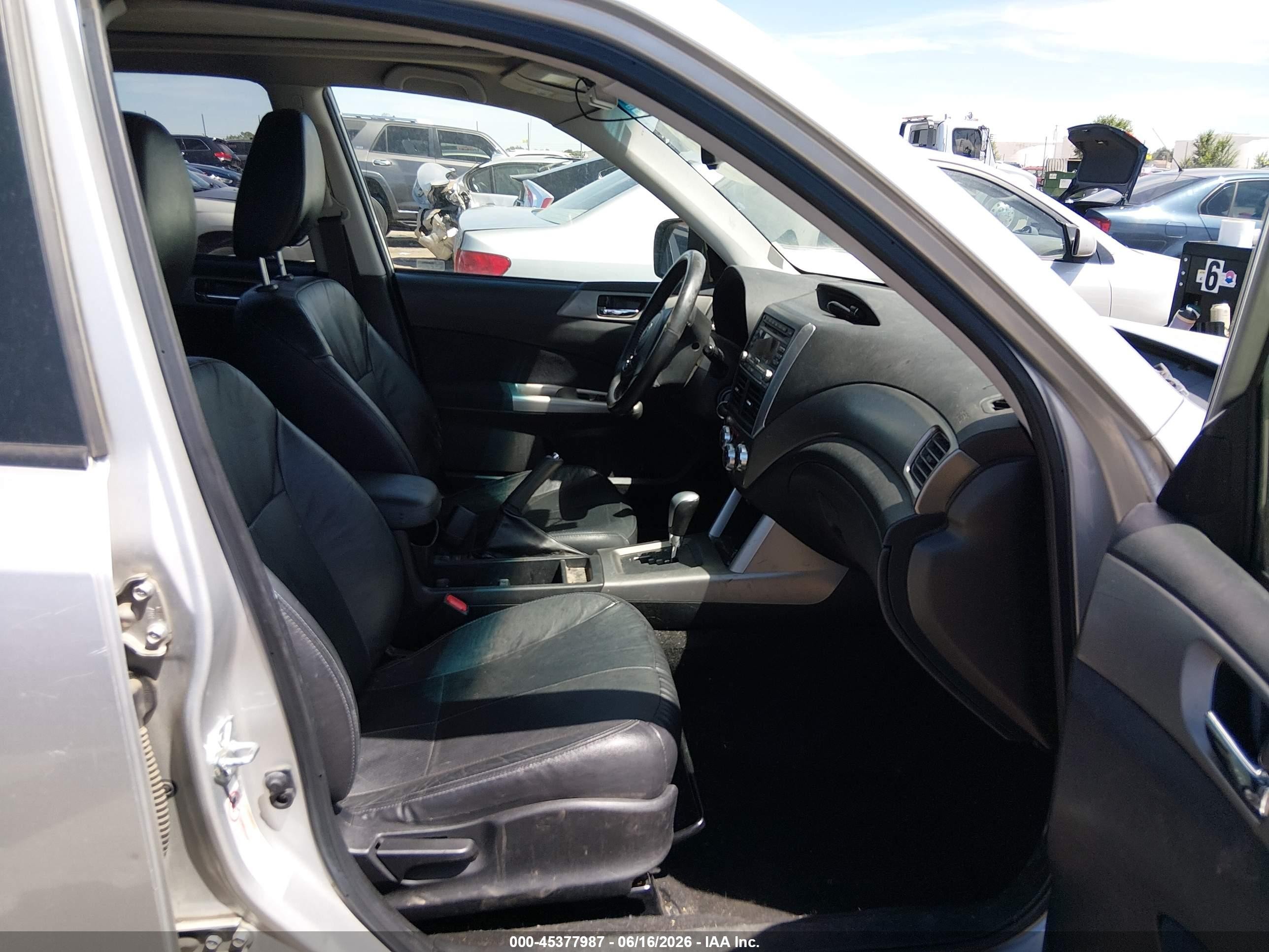 2010 Subaru Forester 2.5x Limited Silver vin: JF2SH6DC8AH700281
