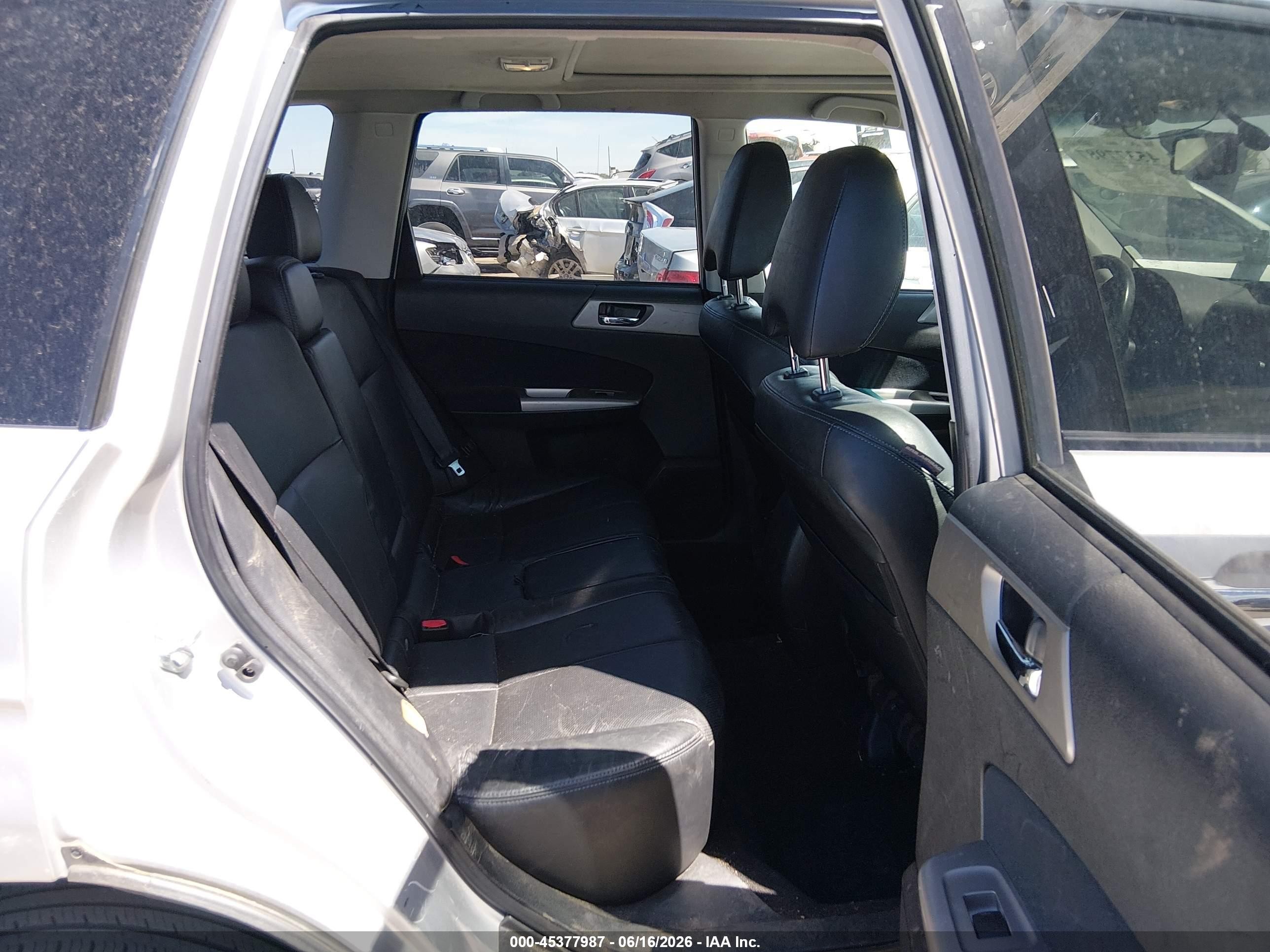 2010 Subaru Forester 2.5x Limited Silver vin: JF2SH6DC8AH700281