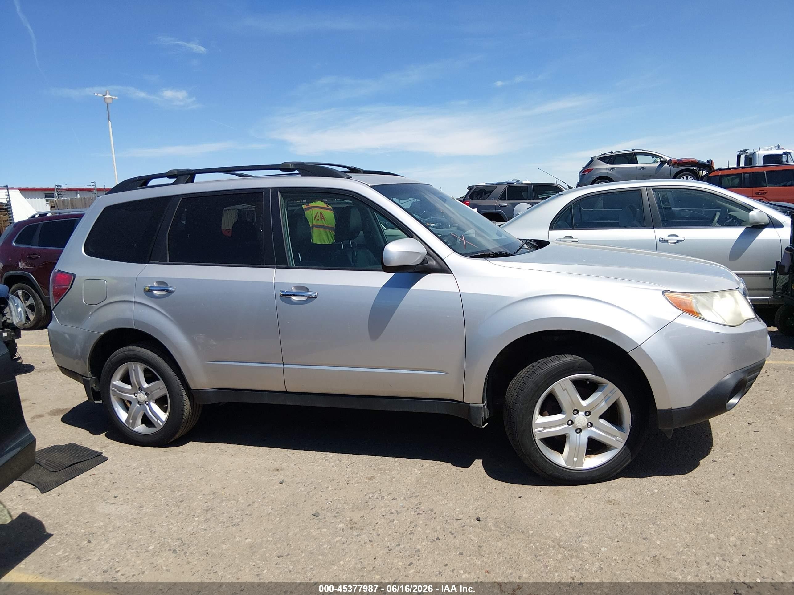 2010 Subaru Forester 2.5x Limited Silver vin: JF2SH6DC8AH700281