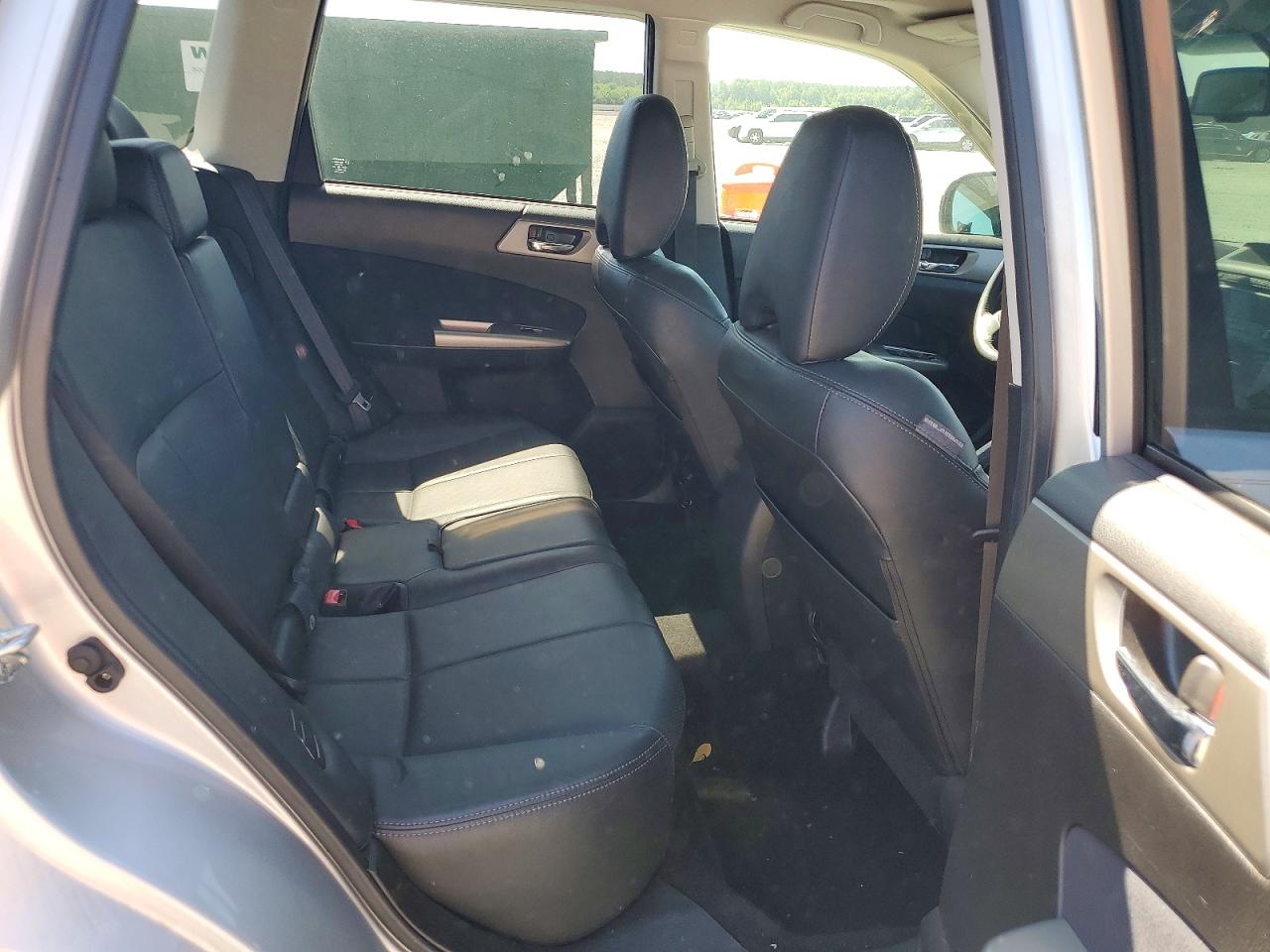 2010 Subaru Forester 2.5x Limited Silver vin: JF2SH6DC8AH706128