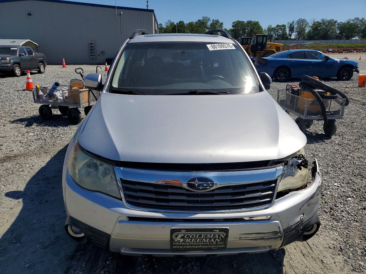 2010 Subaru Forester 2.5x Limited Silver vin: JF2SH6DC8AH706128
