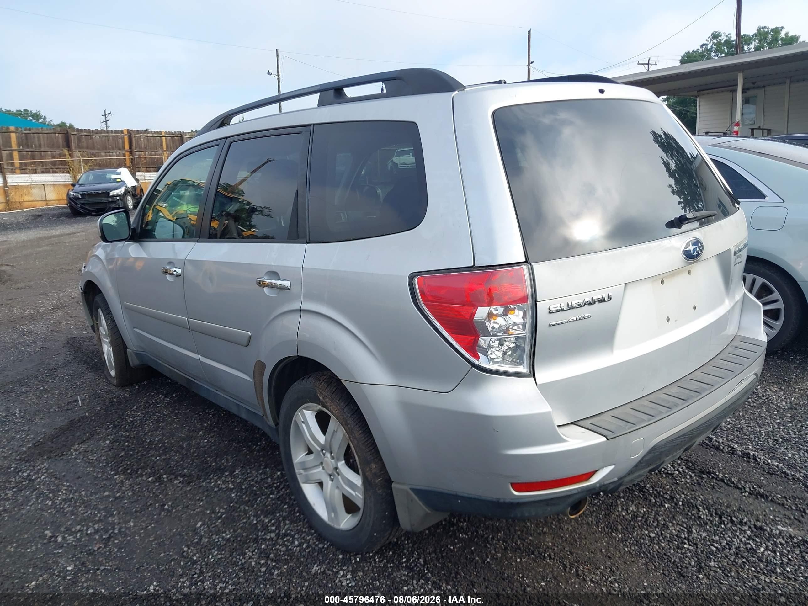 2010 Subaru Forester 2.5x Limited Silver vin: JF2SH6DC8AH712396