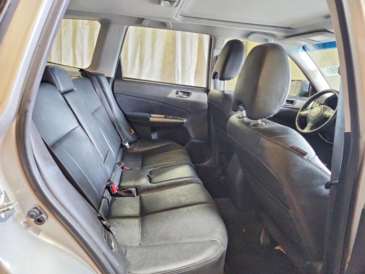 2010 Subaru Forester 2.5x Limited Silver vin: JF2SH6DC8AH730610