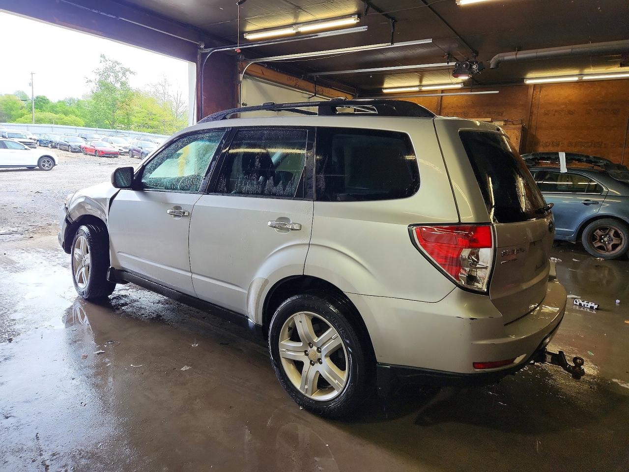 2010 Subaru Forester 2.5x Limited Silver vin: JF2SH6DC8AH730610