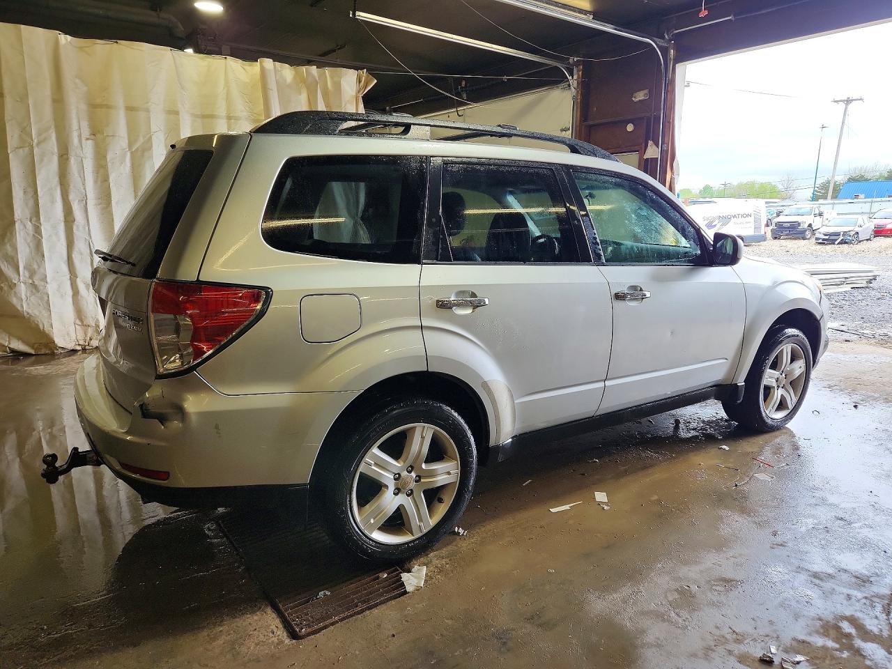 2010 Subaru Forester 2.5x Limited Silver vin: JF2SH6DC8AH730610
