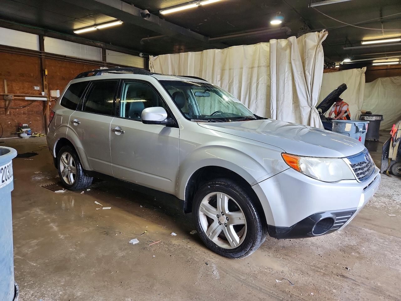 2010 Subaru Forester 2.5x Limited Silver vin: JF2SH6DC8AH730610