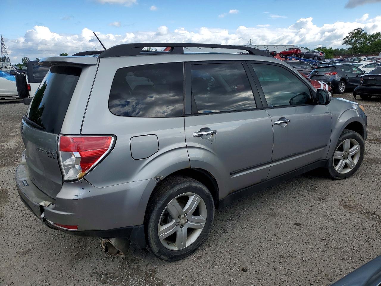 2010 Subaru Forester 2.5x Limited Silver vin: JF2SH6DCXAH702727