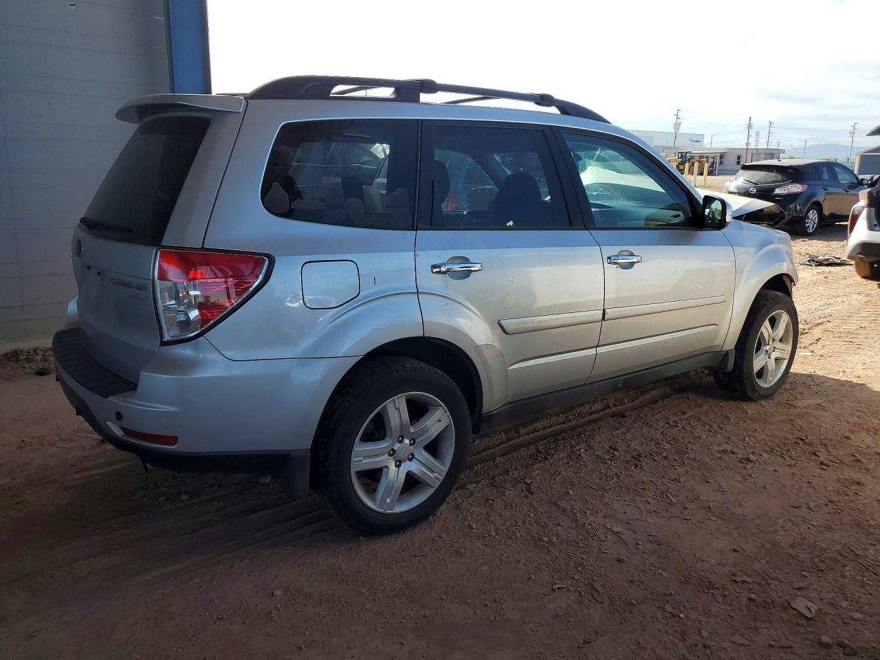 2010 Subaru Forester 2.5x Limited Silver vin: JF2SH6DCXAH913717